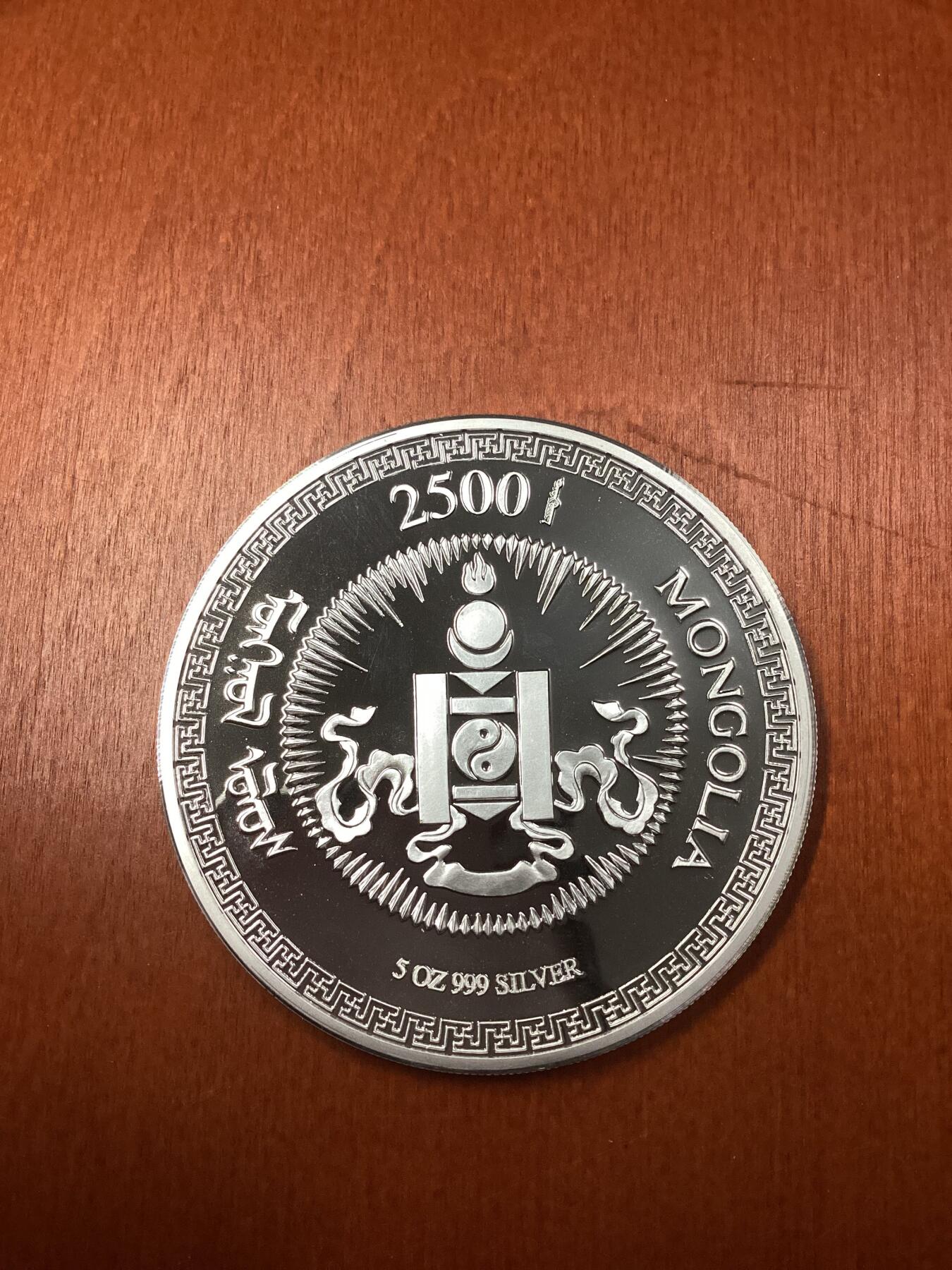 长老汇龙年精选第十五场拍卖 2001蒙古蛇年2500图格里克5盎司999银镀金精制银币，2000枚，克书未记录