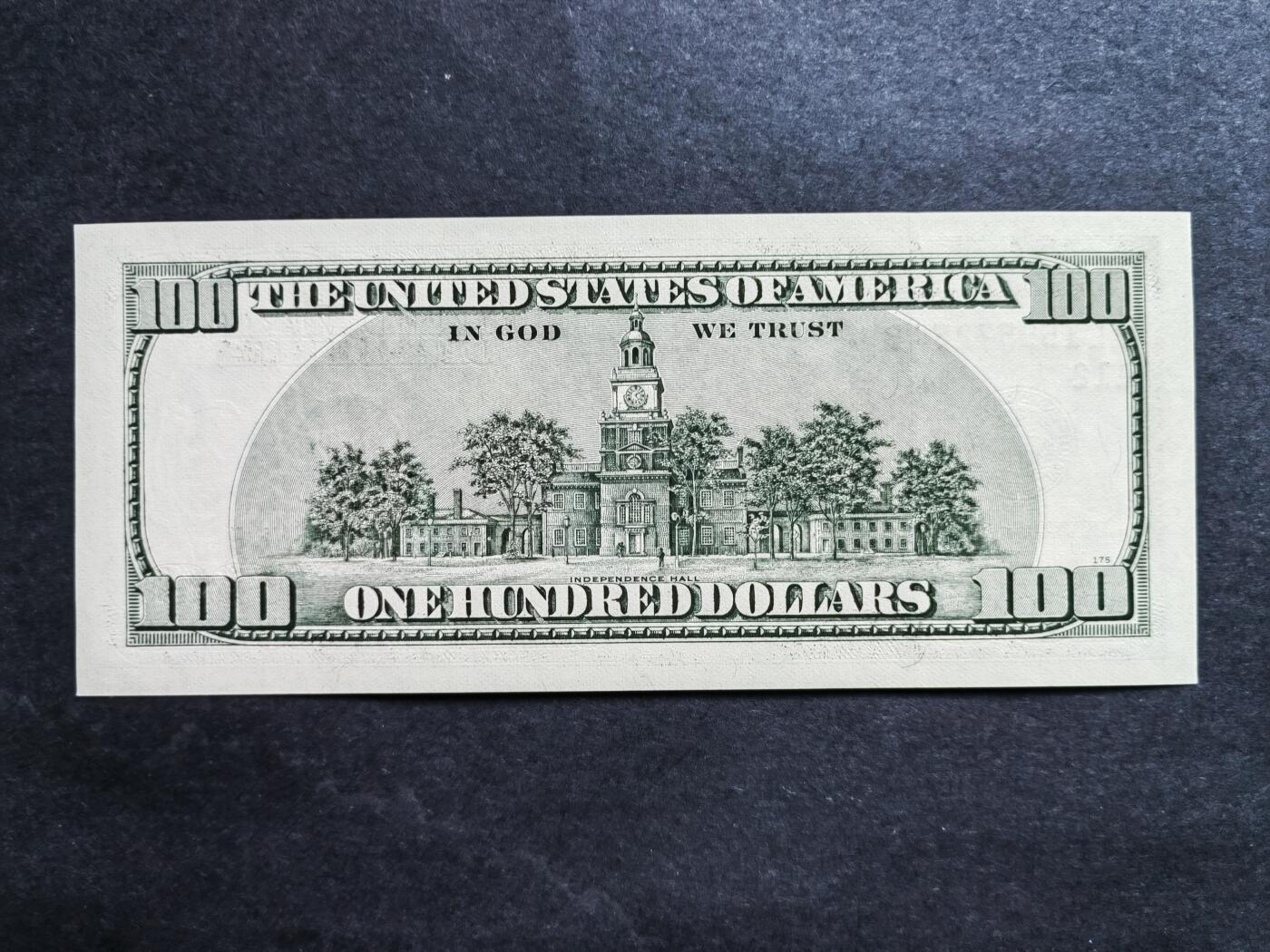 外中纸币专场240801第七场 2006A年100美元，尾8，全新品相UNC。