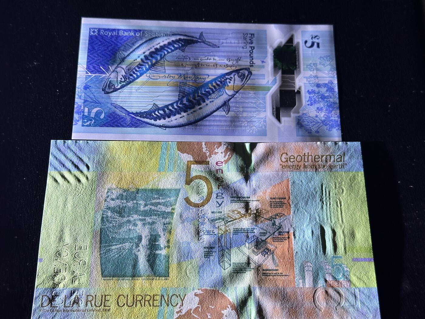 《外钞收藏家》第三百九十七期 苏格兰皇家银行5镑+德纳罗测试钞 两张一起 全新UNC