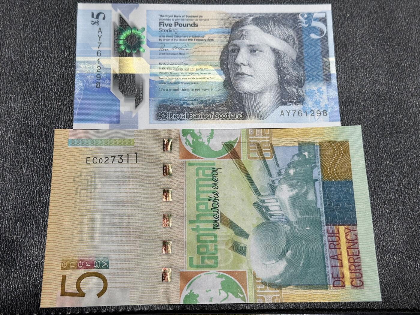 《外钞收藏家》第三百九十七期 苏格兰皇家银行5镑+德纳罗测试钞 两张一起 全新UNC