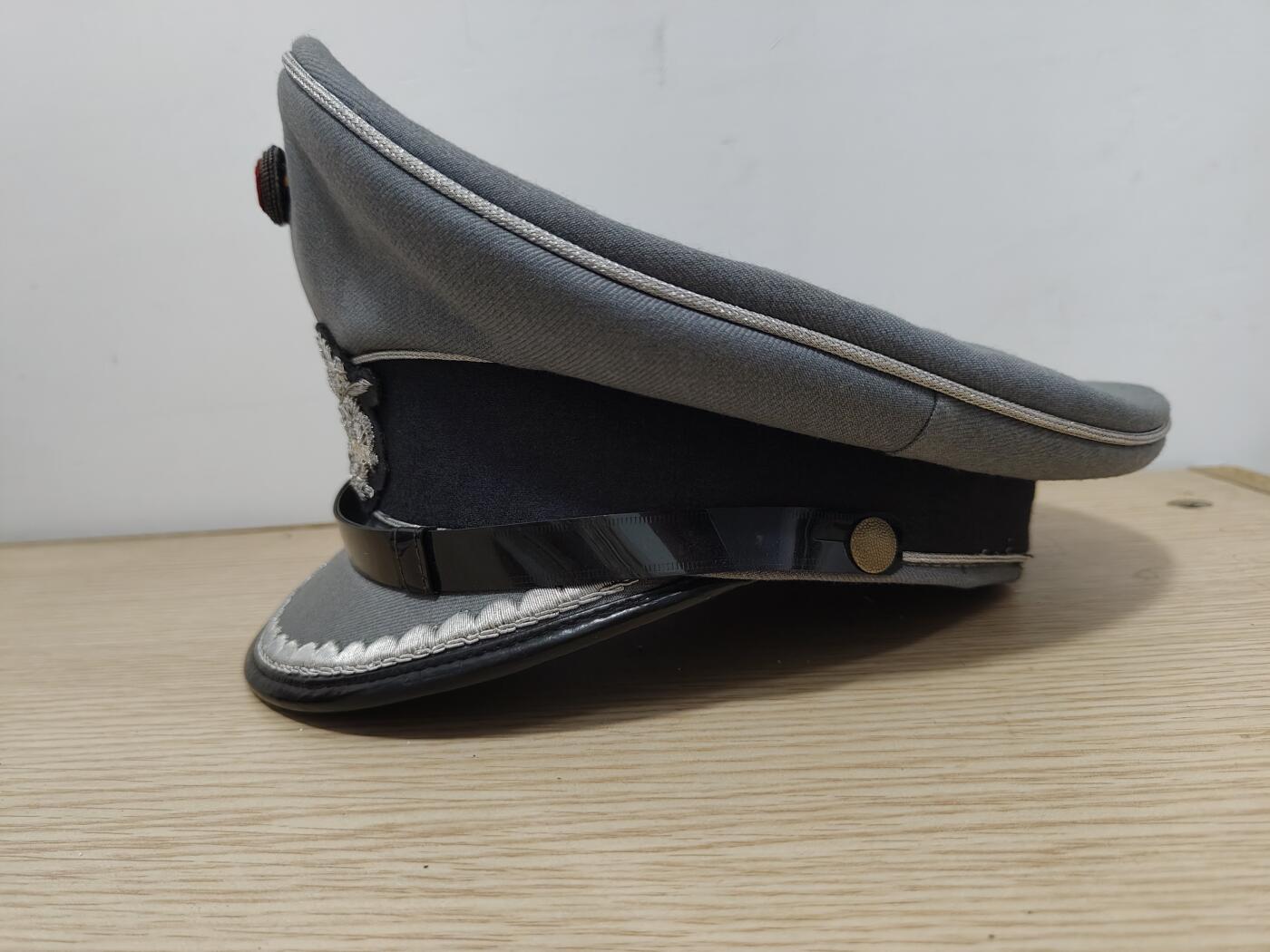 全场0元起拍 第179期 咸鱼国勋章拍卖专场 8月4日（周日）下午6：00开始 西德陆军尉官大檐帽 57CM