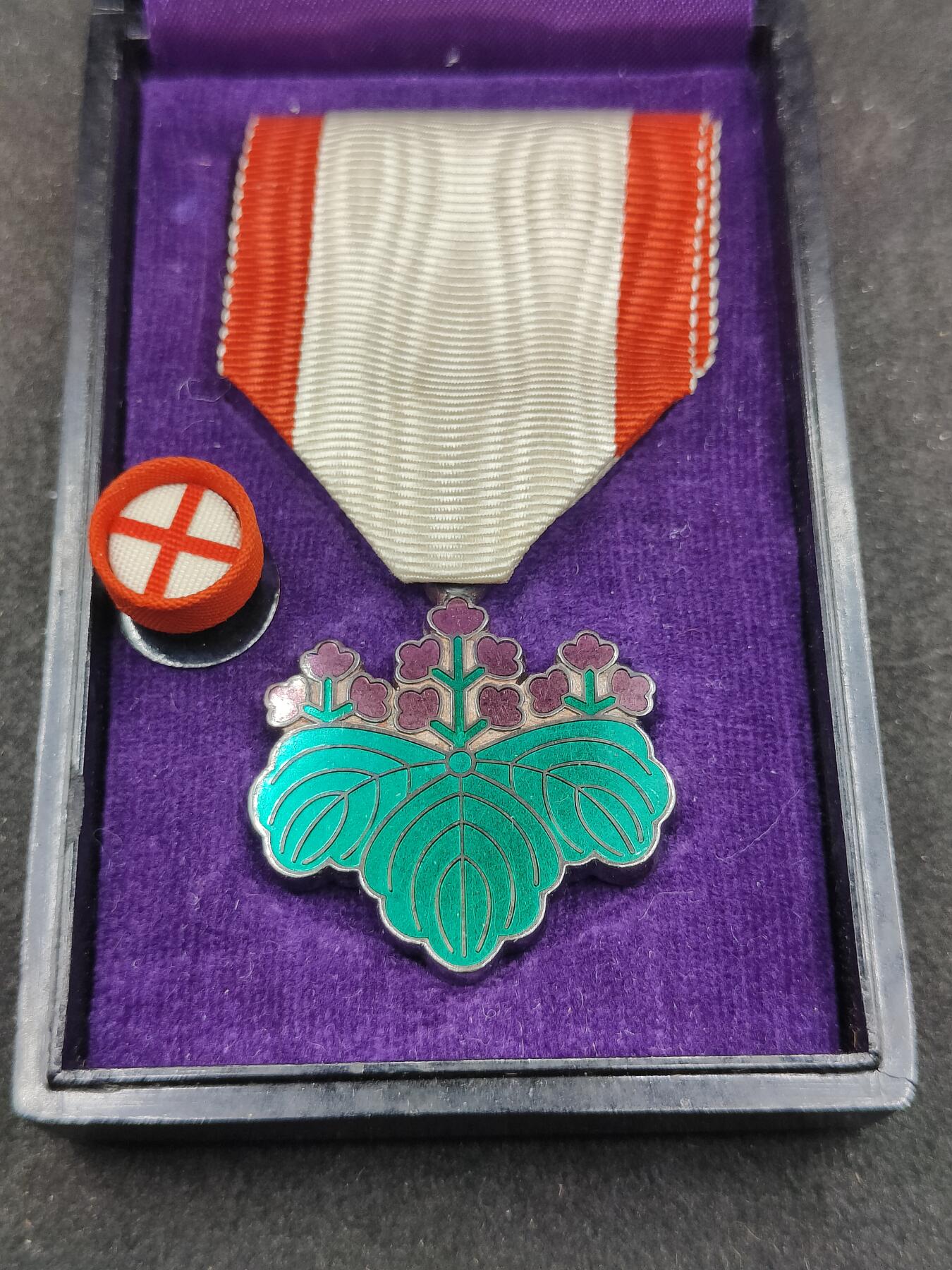 全场0元起拍 第179期 咸鱼国勋章拍卖专场 8月4日（周日）下午6：00开始 日本战后单面青叶章银制带盒略 盒有修