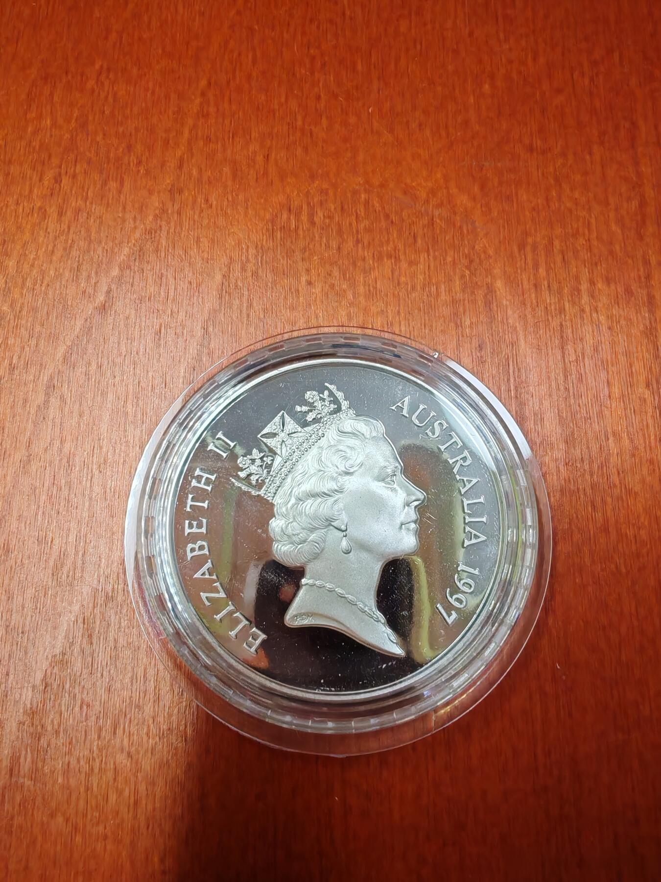 长老汇龙年精选第十五场拍卖 1997澳大利亚议会大厦1澳元70周年精制银币，有盒无证，币中币