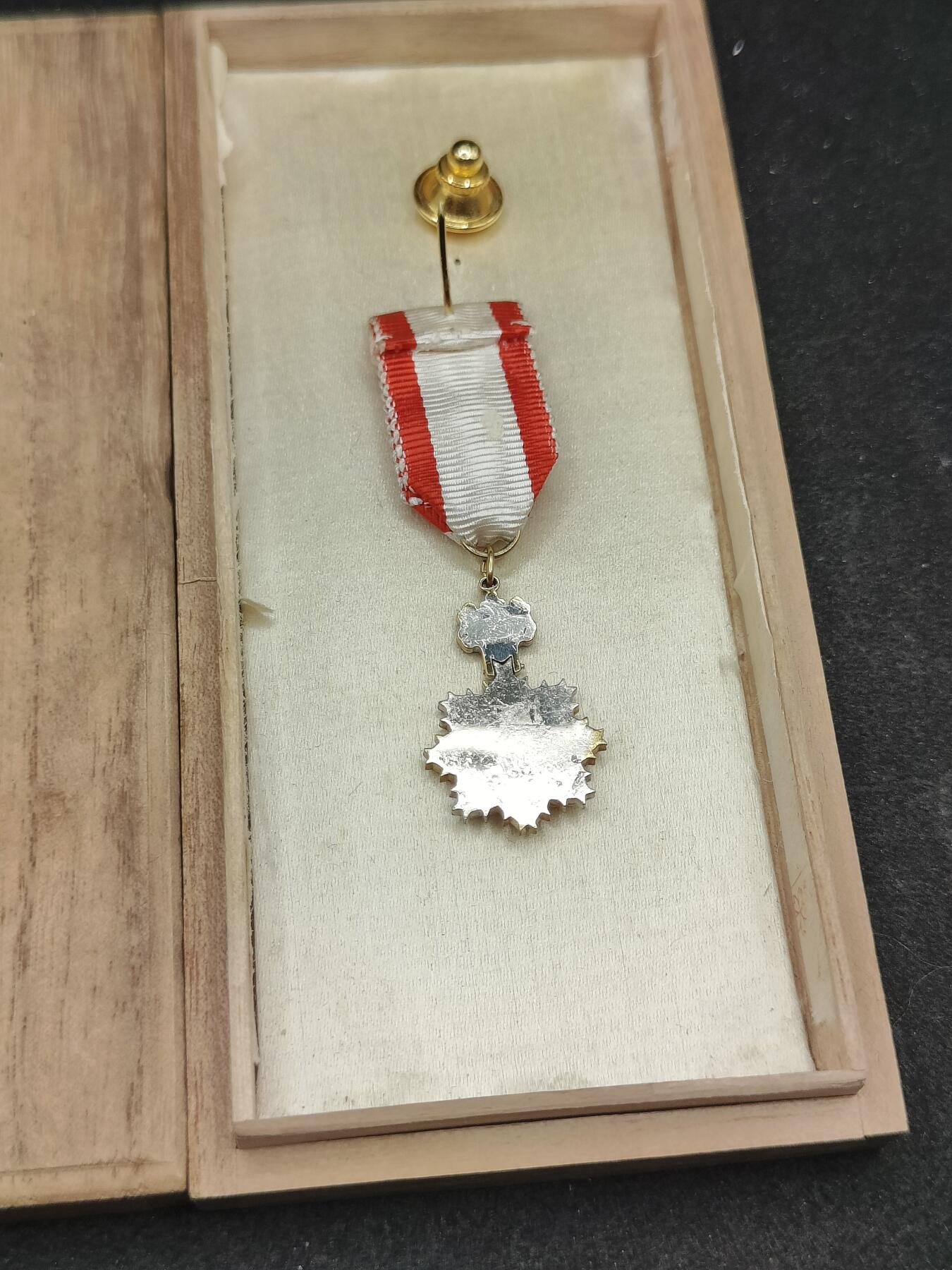 全场0元起拍 第179期 咸鱼国勋章拍卖专场 8月4日（周日）下午6：00开始 稀少 美品鎏金完美品 日本五等旭日迷你章 银质珐琅