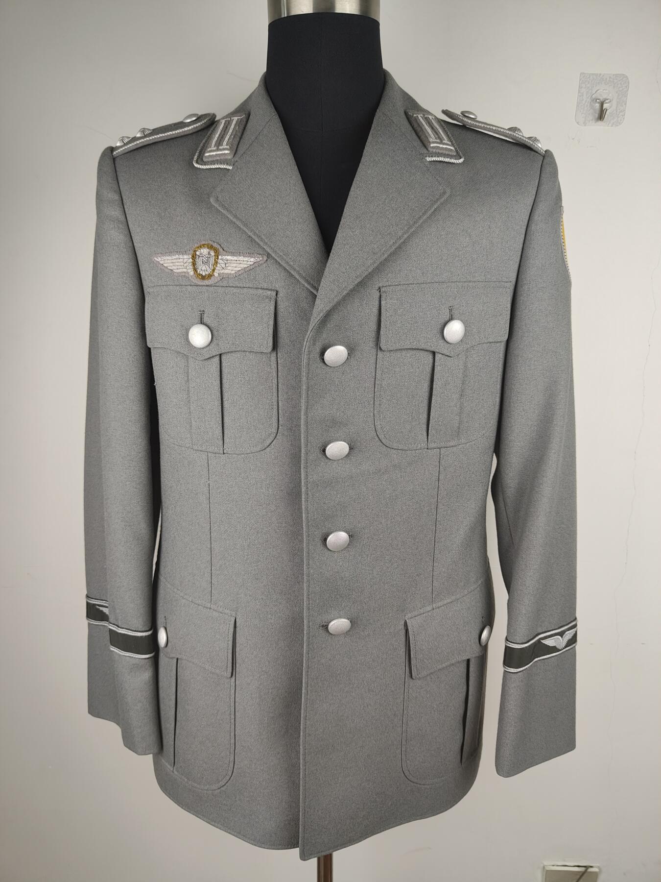 全场0元起拍 第179期 咸鱼国勋章拍卖专场 8月4日（周日）下午6：00开始 西德陆航中尉常服上衣 胸围100 肩宽44 衣长76 袖长63