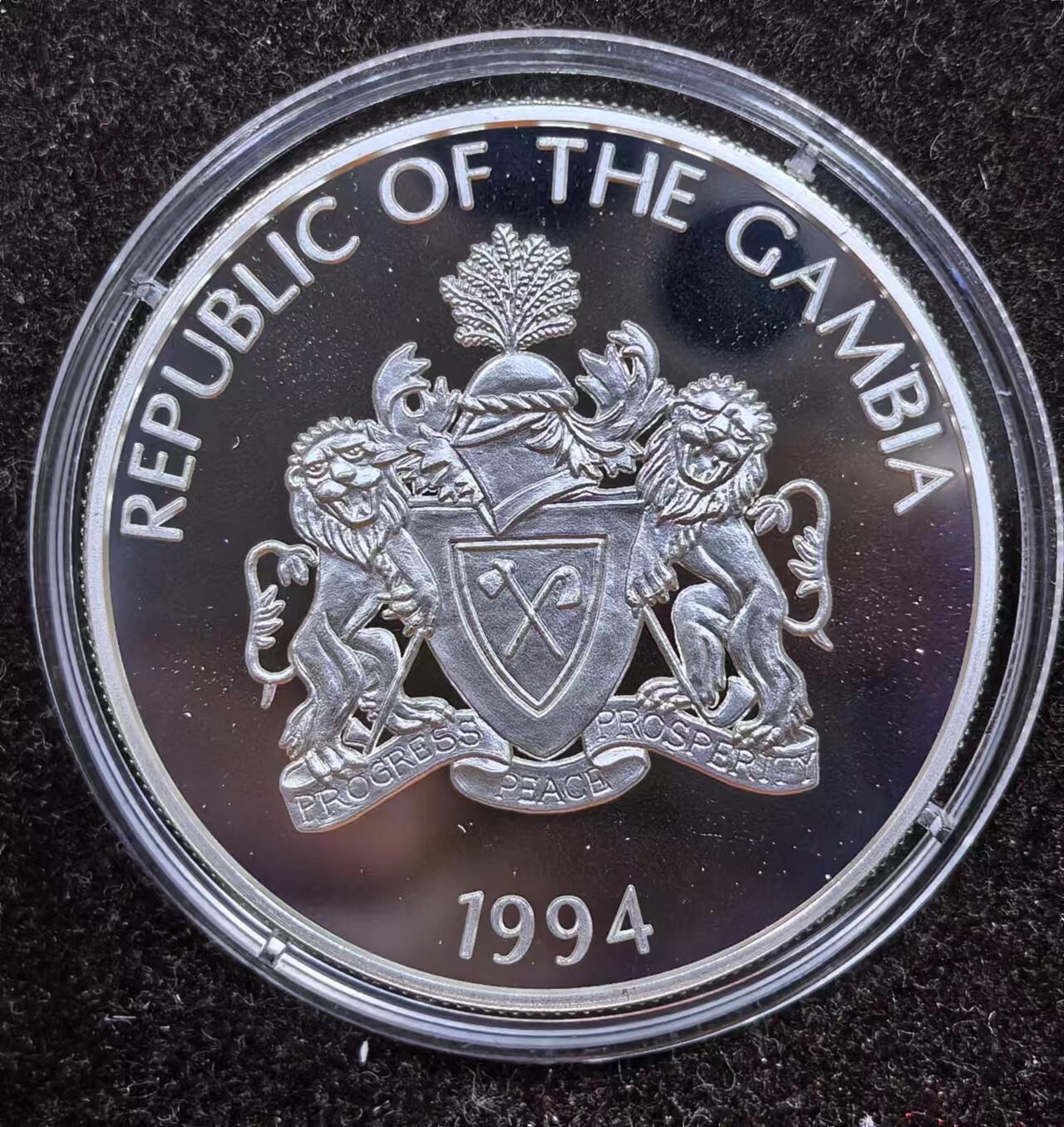 北京马甸外国币专卖微拍第124期，外国金银币专场，陆续上新，欢迎关注 1994年冈比亚奥运纪念银币重28.28克，成色：925
