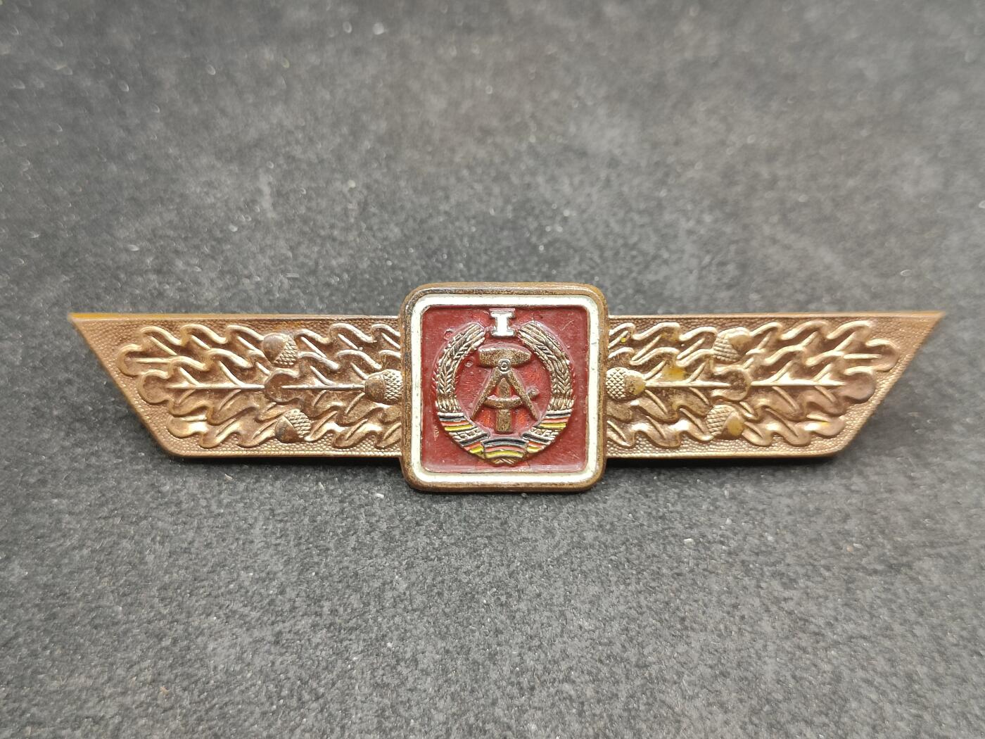 全场0元起拍 第179期 咸鱼国勋章拍卖专场 8月4日（周日）下午6：00开始 东德63版人民军一级通用技能章