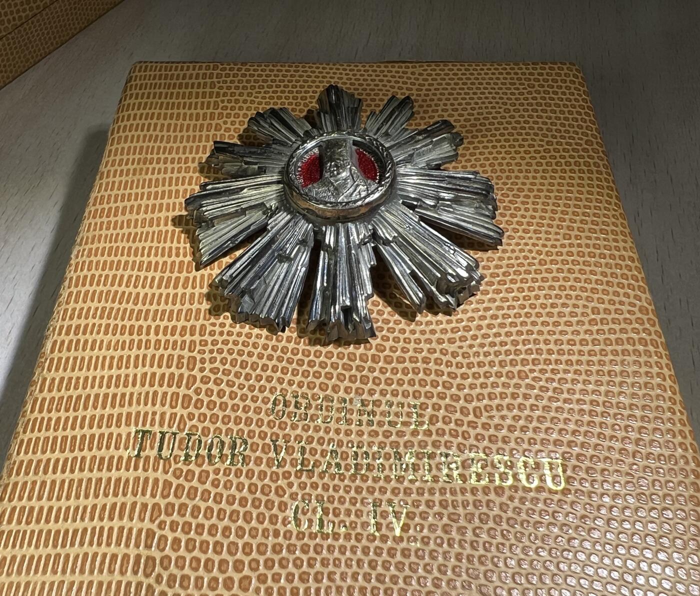 大猫徽章拍卖 第252期 罗马尼亚四五级图多尔·弗拉迪米列斯库勋章