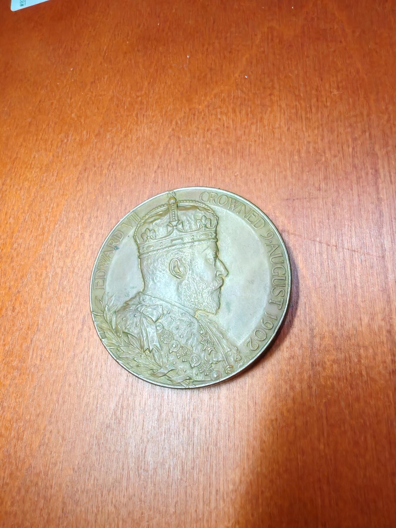 长老汇龙年精选第十六场拍卖 1902英国爱德华七世夫妇加冕典礼大铜章，56MM，81.6克，UNC，老藏家说明纸