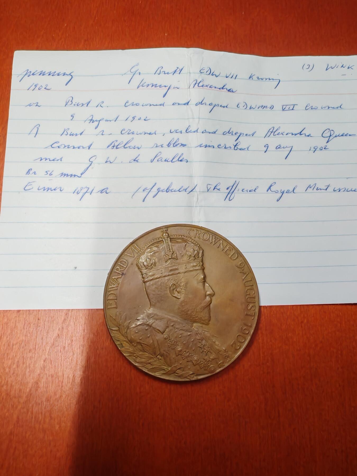 长老汇龙年精选第十六场拍卖 1902英国爱德华七世夫妇加冕典礼大铜章，56MM，81.6克，UNC，老藏家说明纸