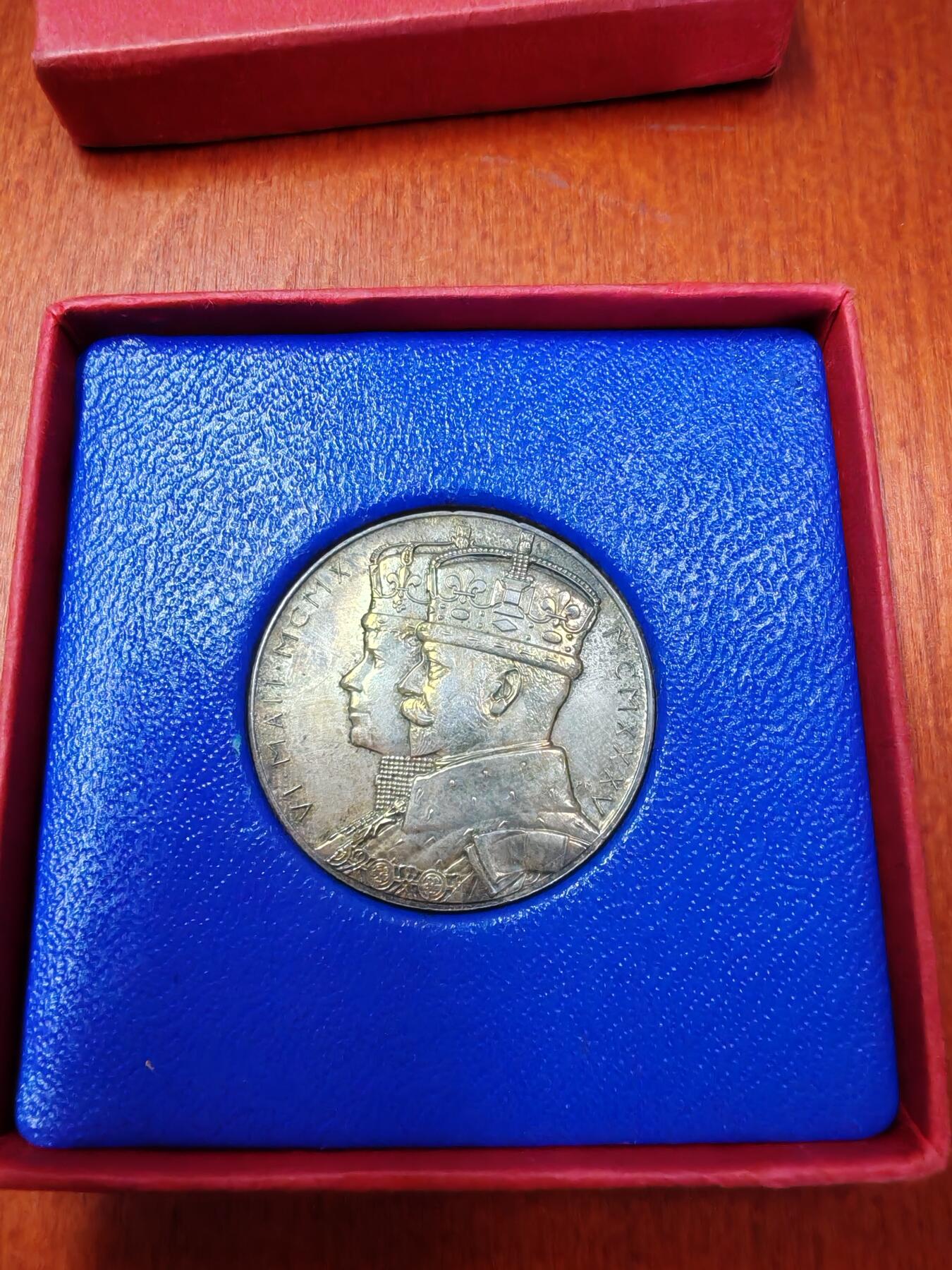 长老汇龙年精选第十六场拍卖 1910英国乔治五世夫妇加冕典礼银章，红盒