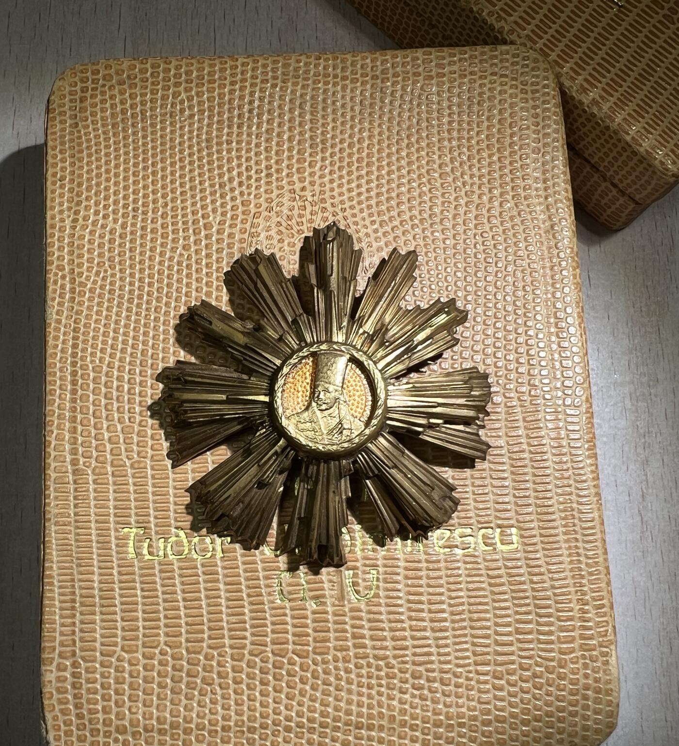 大猫徽章拍卖 第252期 罗马尼亚四五级图多尔·弗拉迪米列斯库勋章