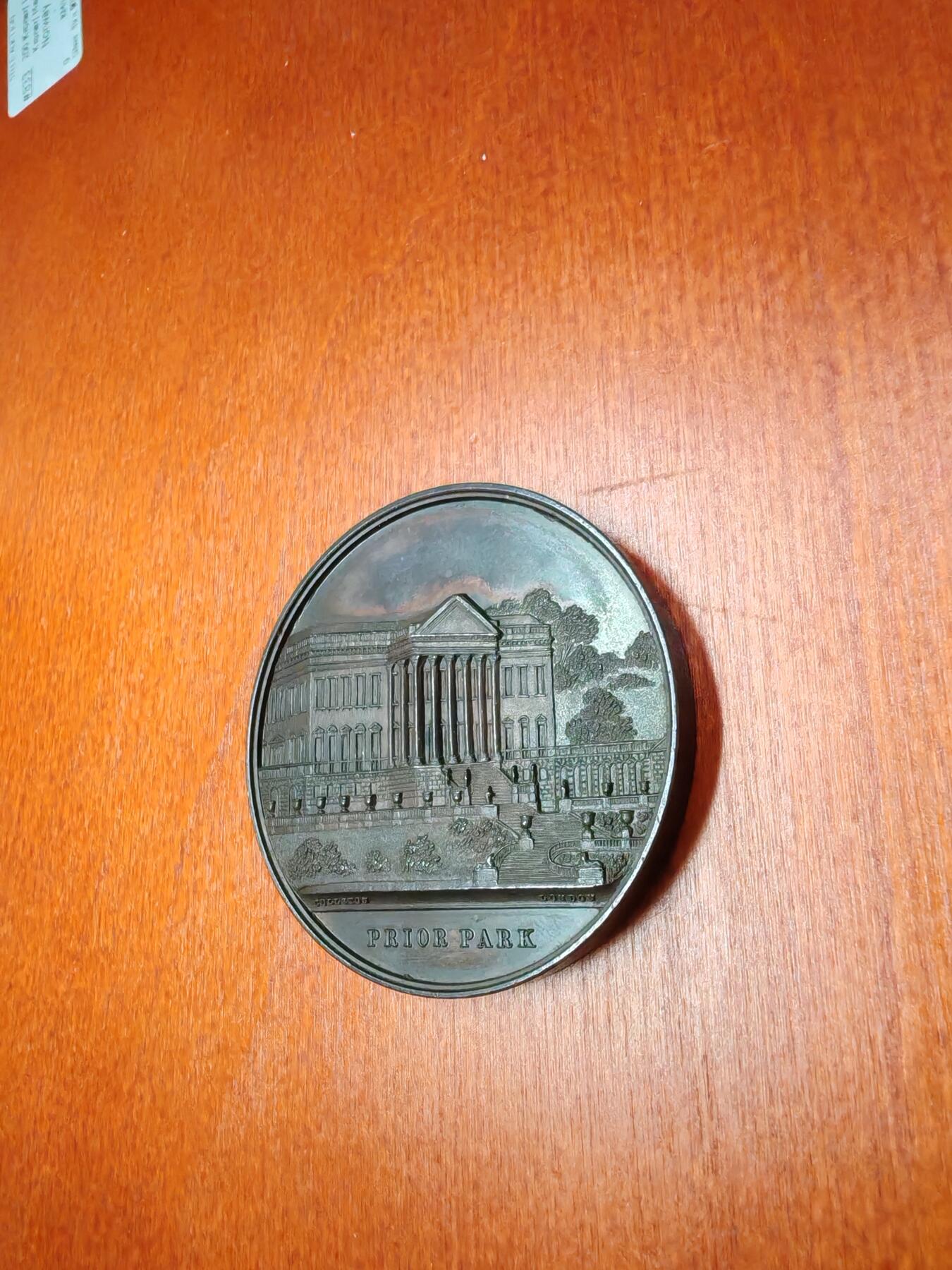 长老汇龙年精选第十六场拍卖 英国巴斯普莱尔公园景观大铜章，52MM，62.4克，UNC，老藏家说明纸