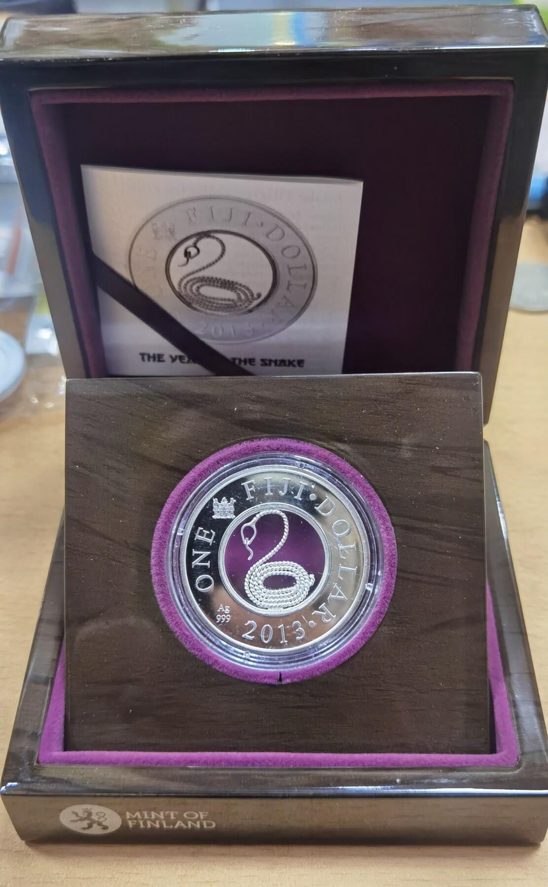 北京马甸外国币专卖微拍第124期，外国金银币专场，陆续上新，欢迎关注 2013年斐济缕空掐丝工艺蛇银币，盒证齐全