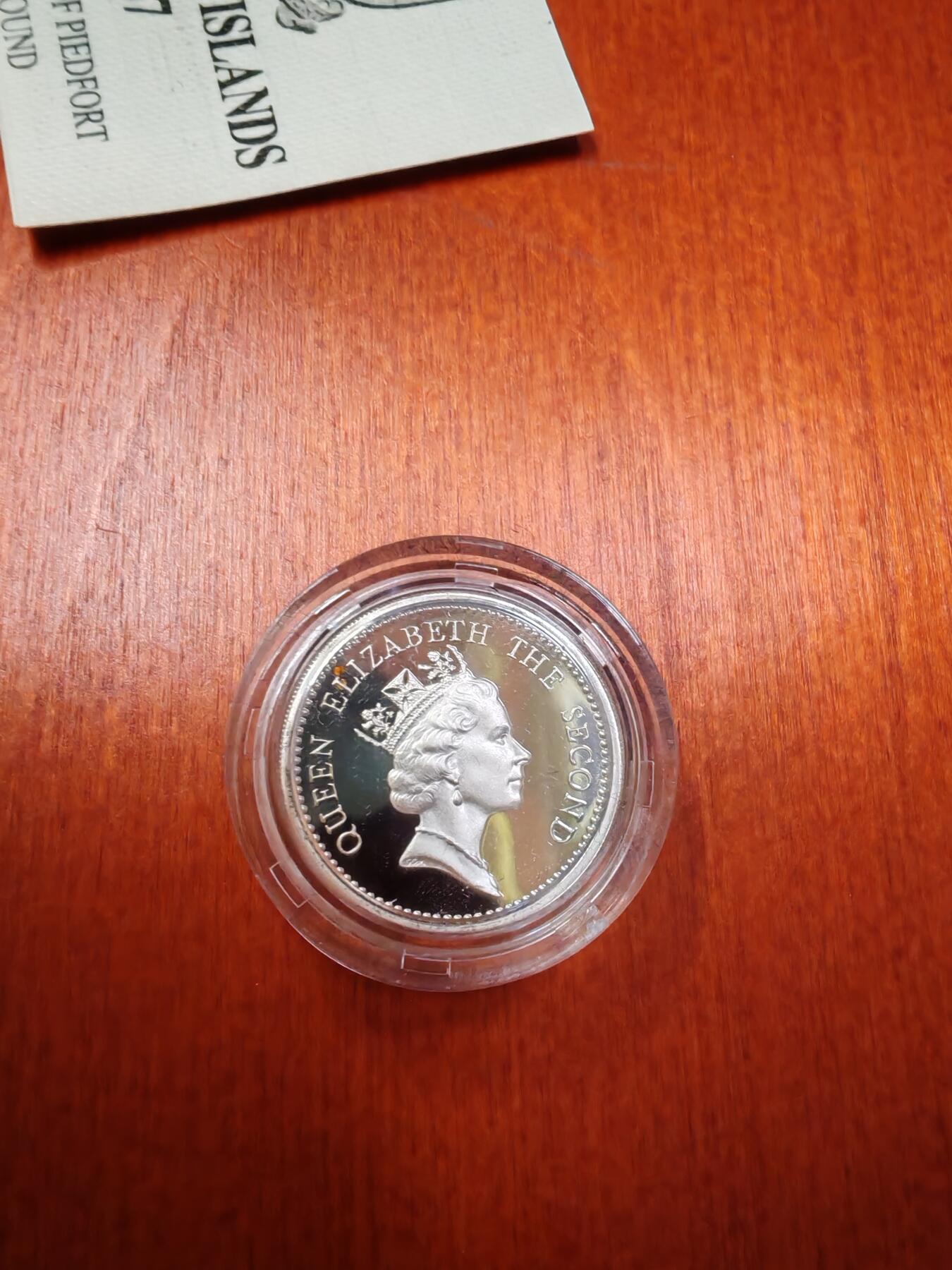 长老汇龙年精选第十六场拍卖 1987福克兰群岛1英镑精制加厚银币，盒证全，不常见