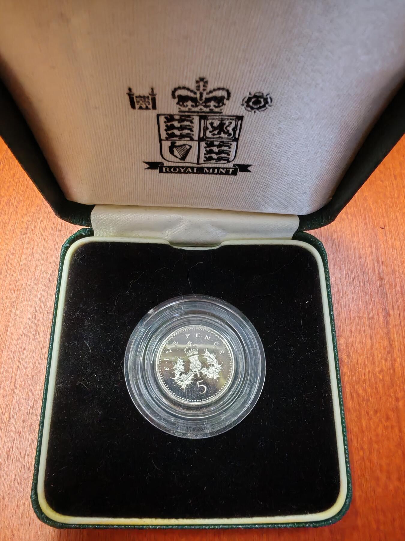长老汇龙年精选第十六场拍卖 1990英国5便士精制银币，有盒无证