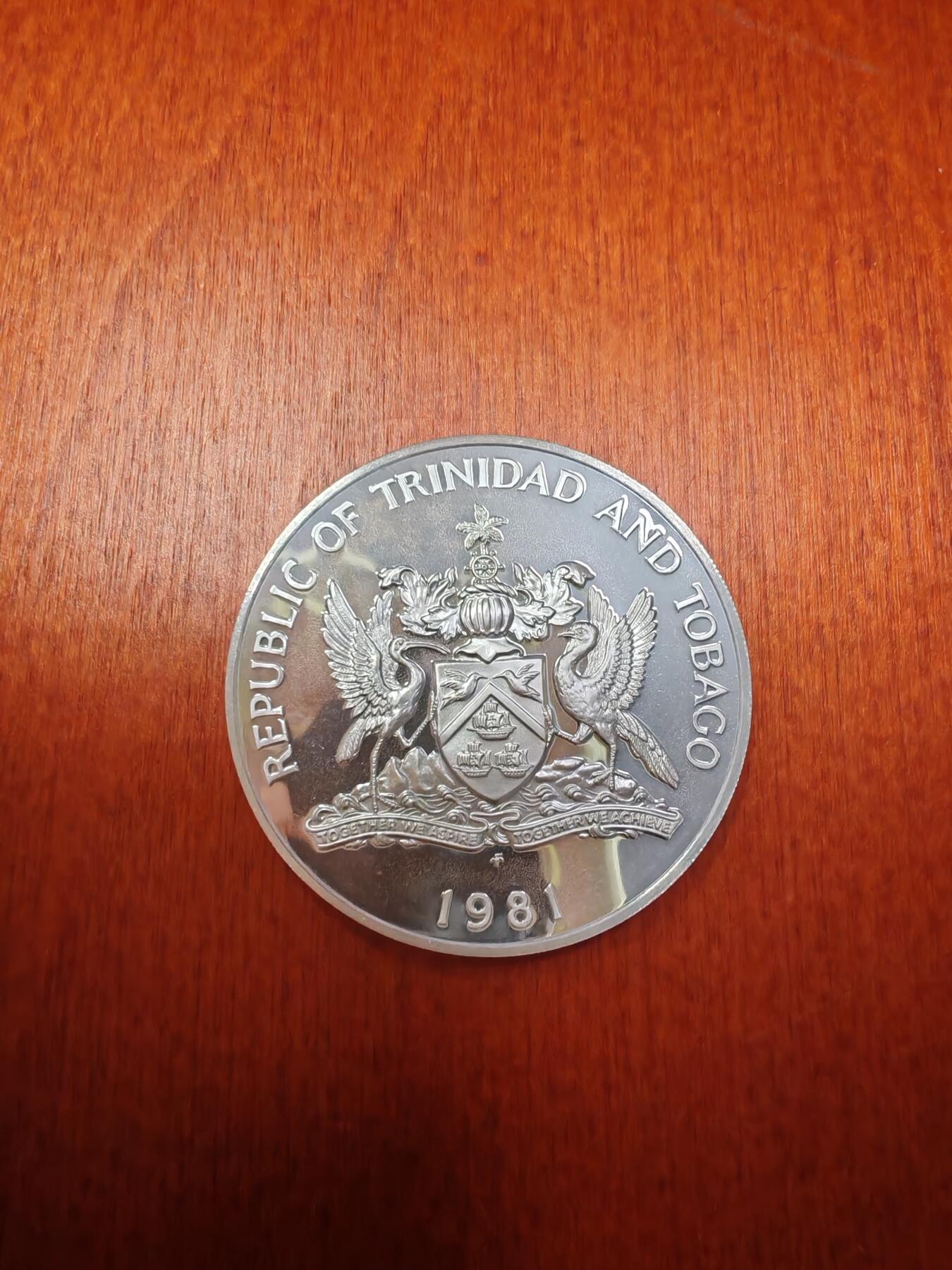 长老汇龙年精选第十六场拍卖 1981特立尼达和多巴哥棕臀稚冠雉1元精制银币
