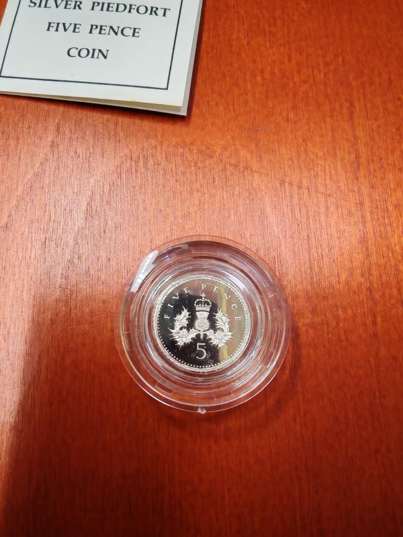 长老汇龙年精选第十六场拍卖 1990英国5便士精制加厚银币，盒证全