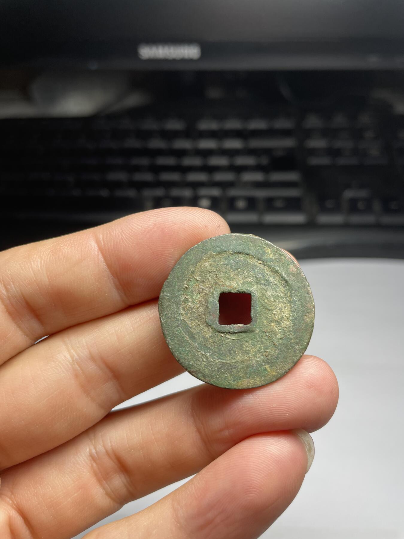每日一拍,，2024年集古藏今外币拍卖第十二期-第2场—（总第112拍），新一期拍卖开始了,本期古钱币全场包真，拍卖名称未备注的均无补裂翘等缺陷. 元丰通宝折二篆书，尺寸29.4*1.75