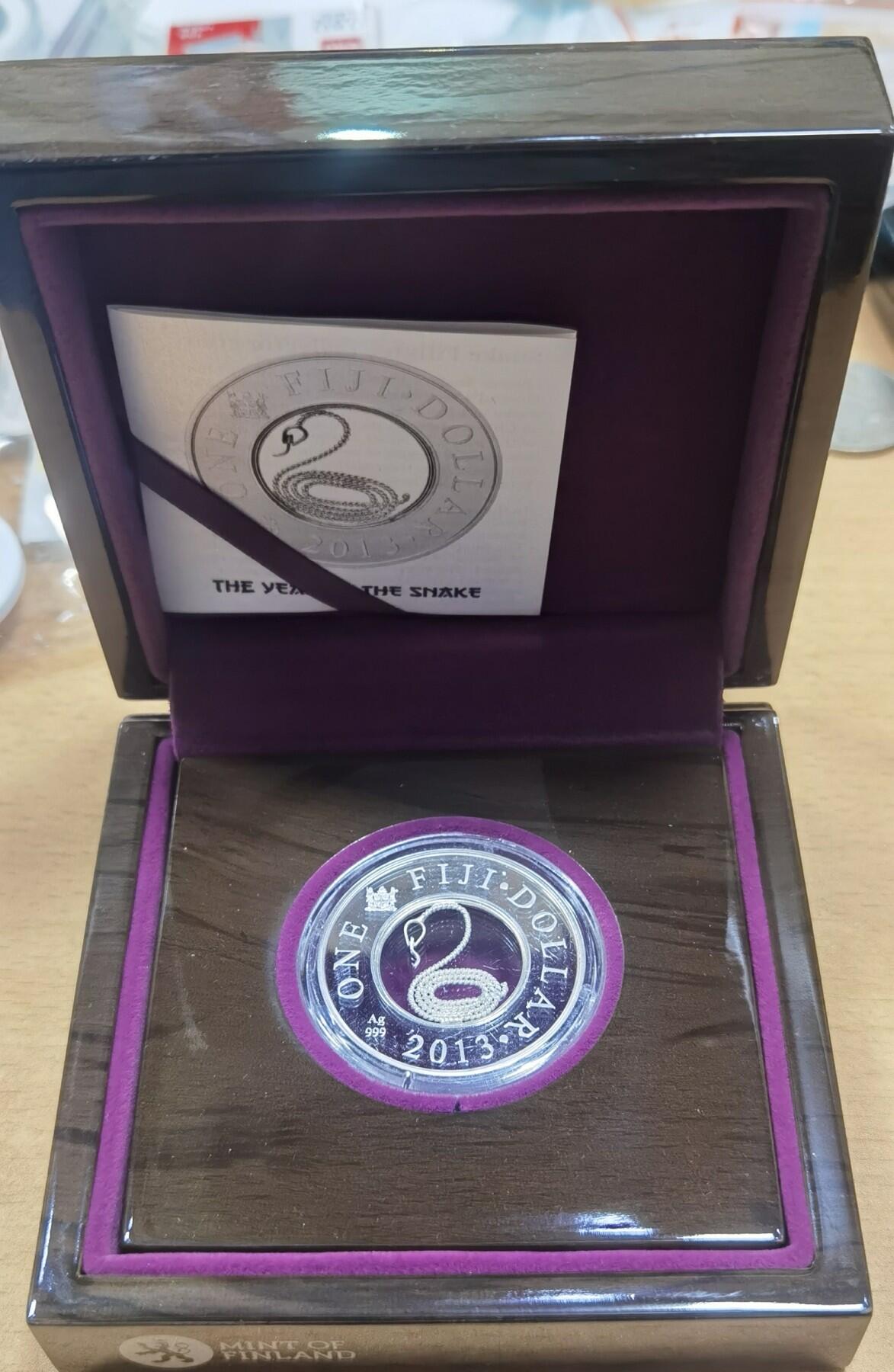 北京马甸外国币专卖微拍第124期，外国金银币专场，陆续上新，欢迎关注 2013年斐济缕空掐丝工艺蛇银币，盒证齐全