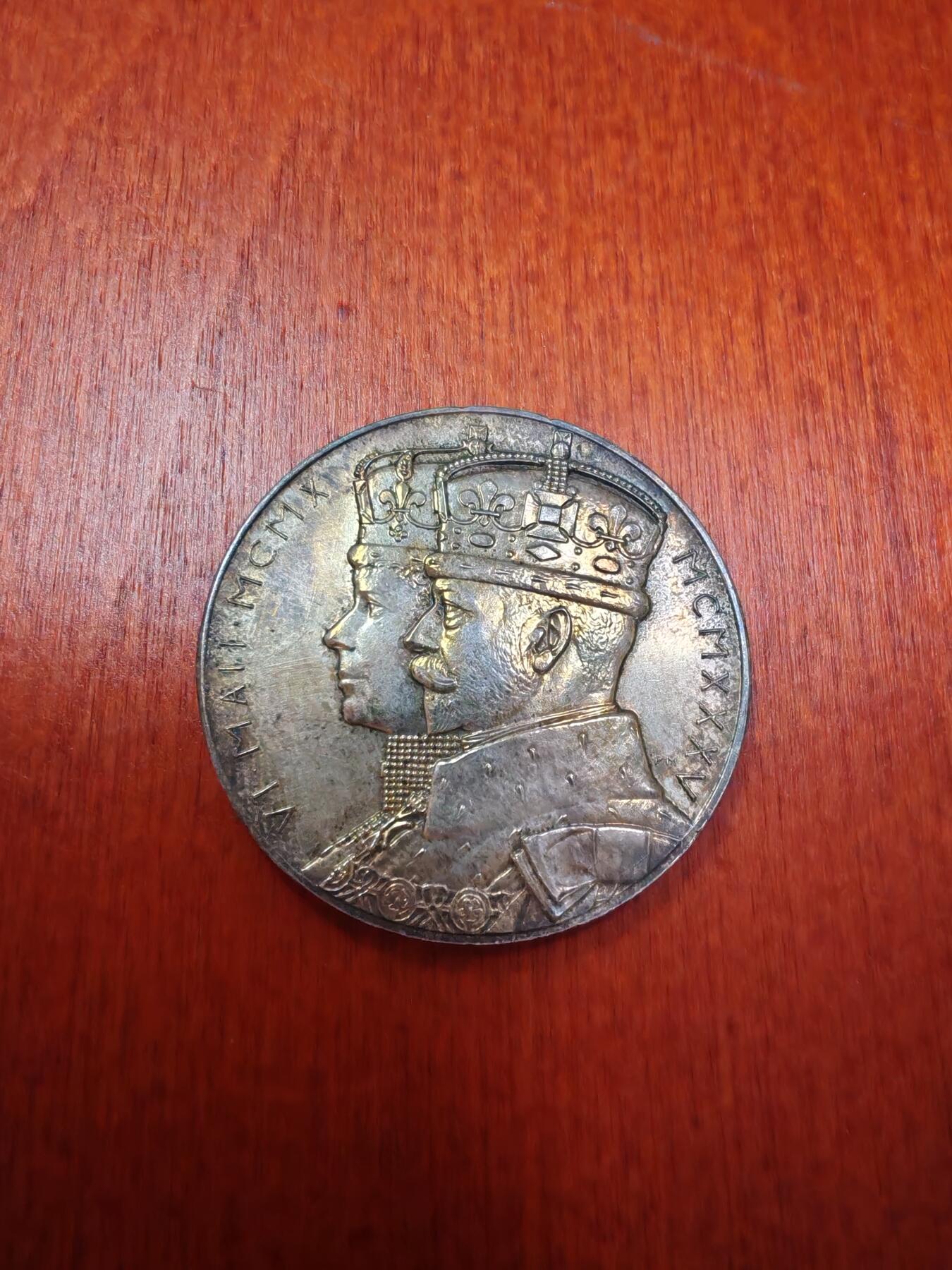 长老汇龙年精选第十六场拍卖 1910英国乔治五世夫妇加冕典礼银章，红盒