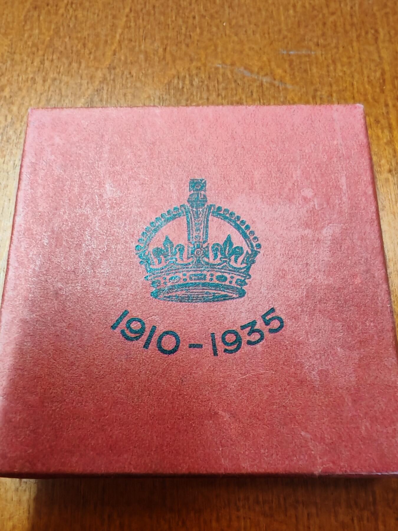 长老汇龙年精选第十六场拍卖 1910英国乔治五世夫妇加冕典礼银章，红盒