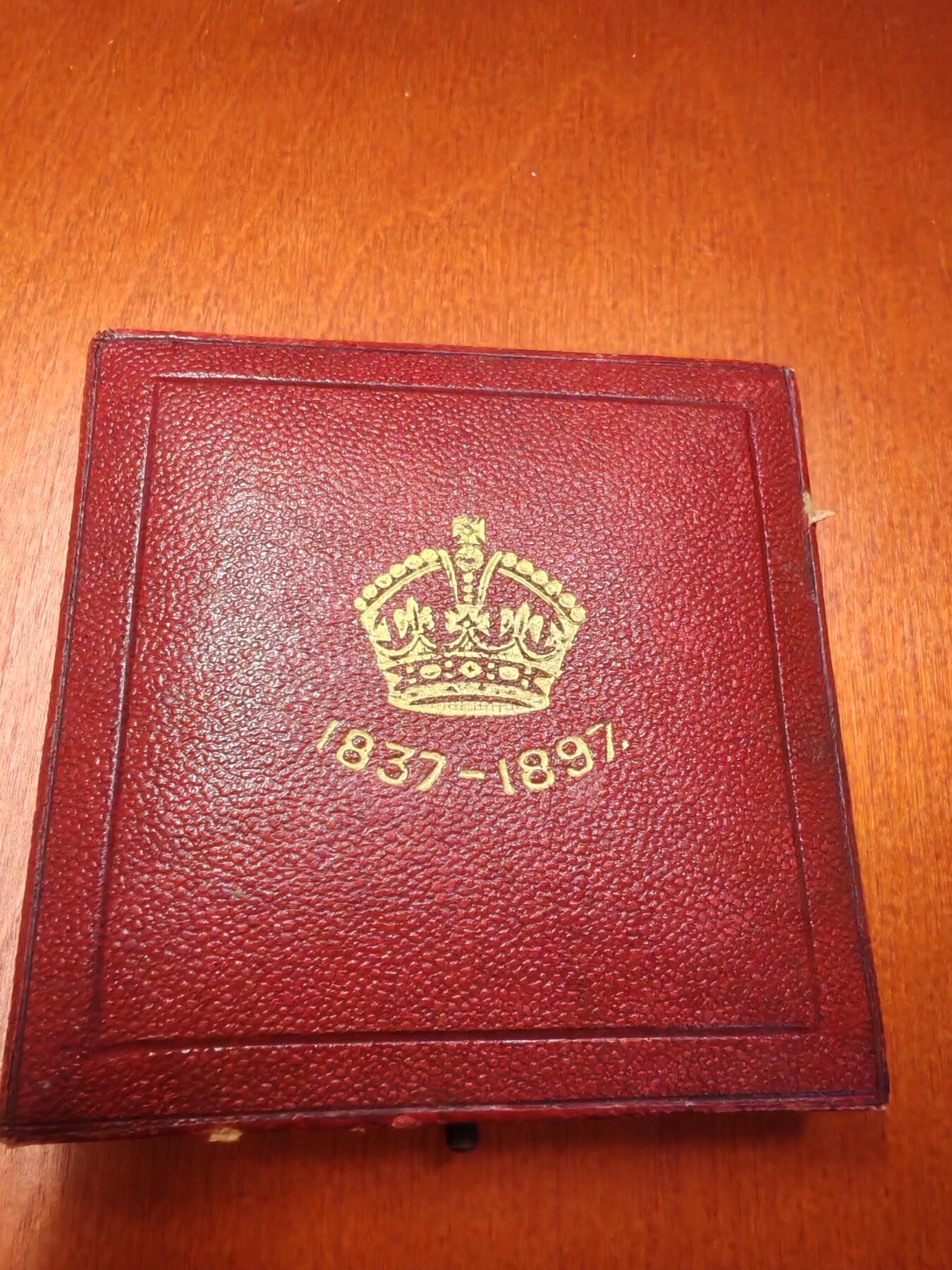 长老汇龙年精选第十六场拍卖 1897英国维多利亚在位60周年纪念大铜章，56MM，72克，UNC，红盒+说明纸