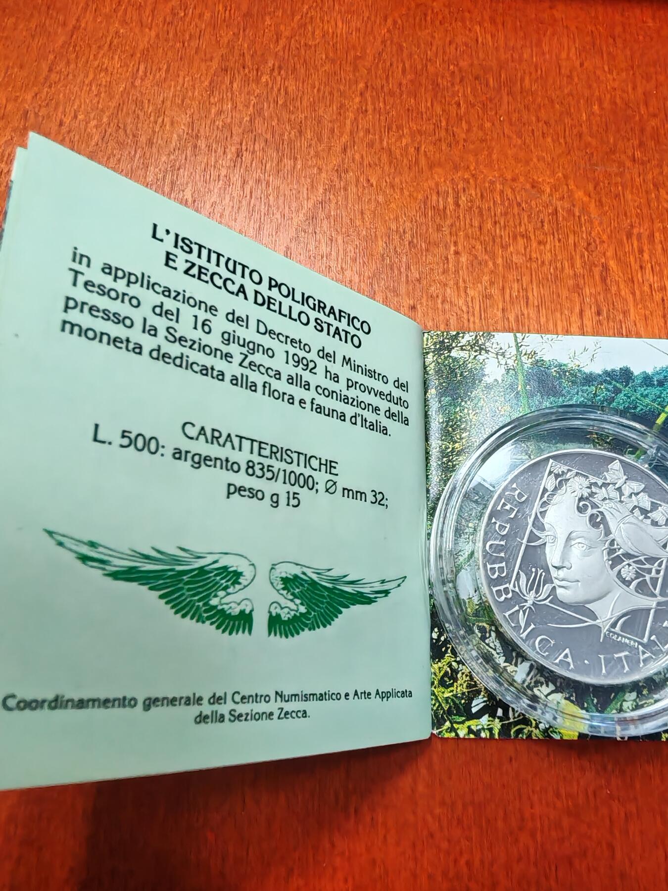 长老汇龙年精选第十六场拍卖 1992意大利动植物系列500里拉精制银币，盒证全，获奖币，划痕是水晶盒上的