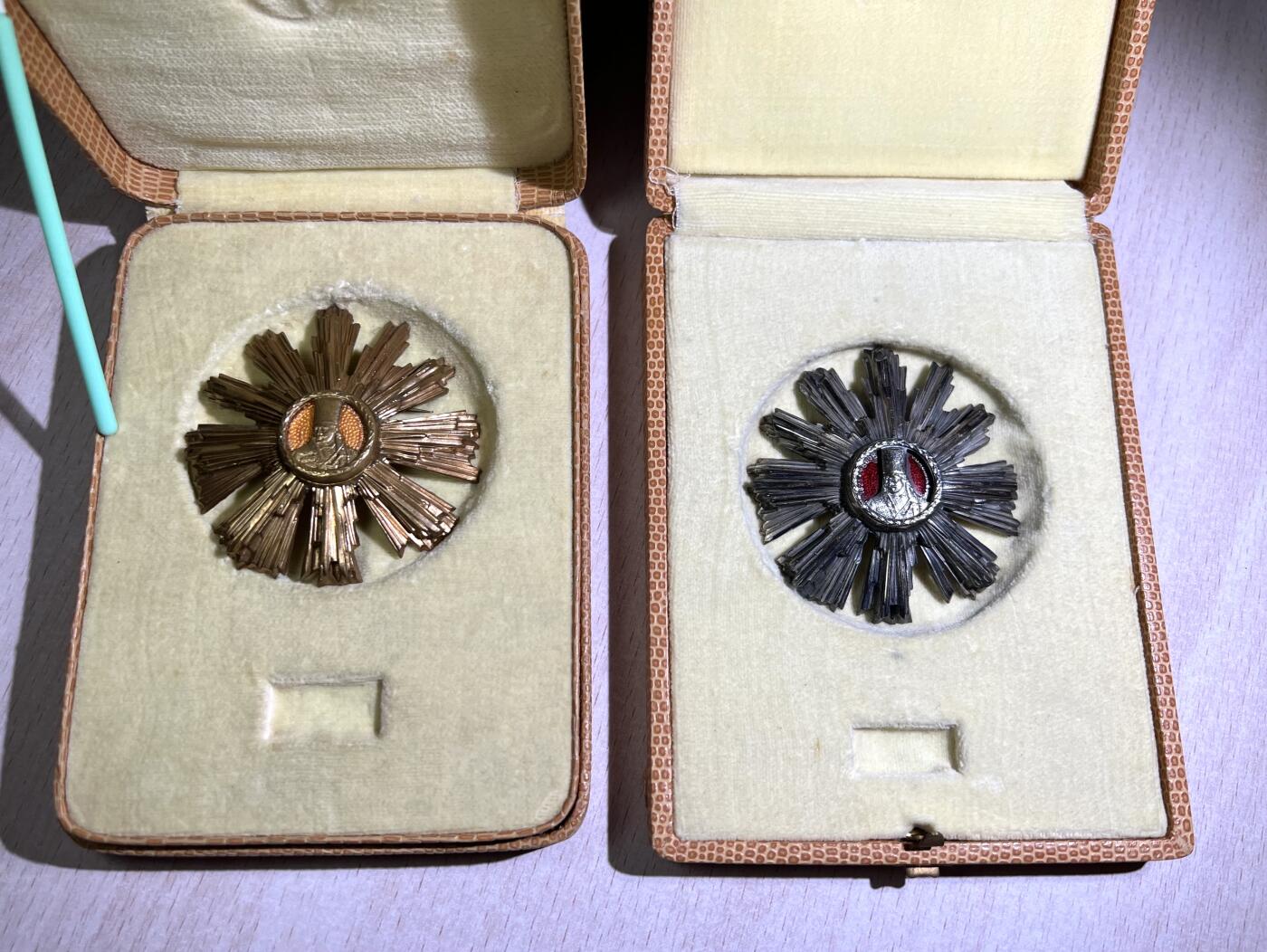 大猫徽章拍卖 第252期 罗马尼亚四五级图多尔·弗拉迪米列斯库勋章