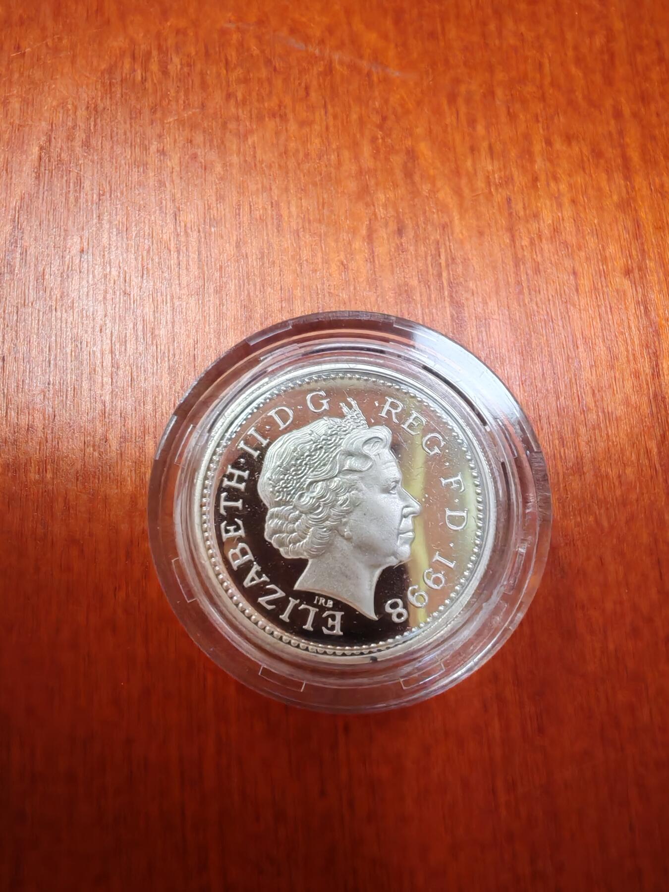 长老汇龙年精选第十六场拍卖 1998英国1英镑精制加厚银币，盒证全