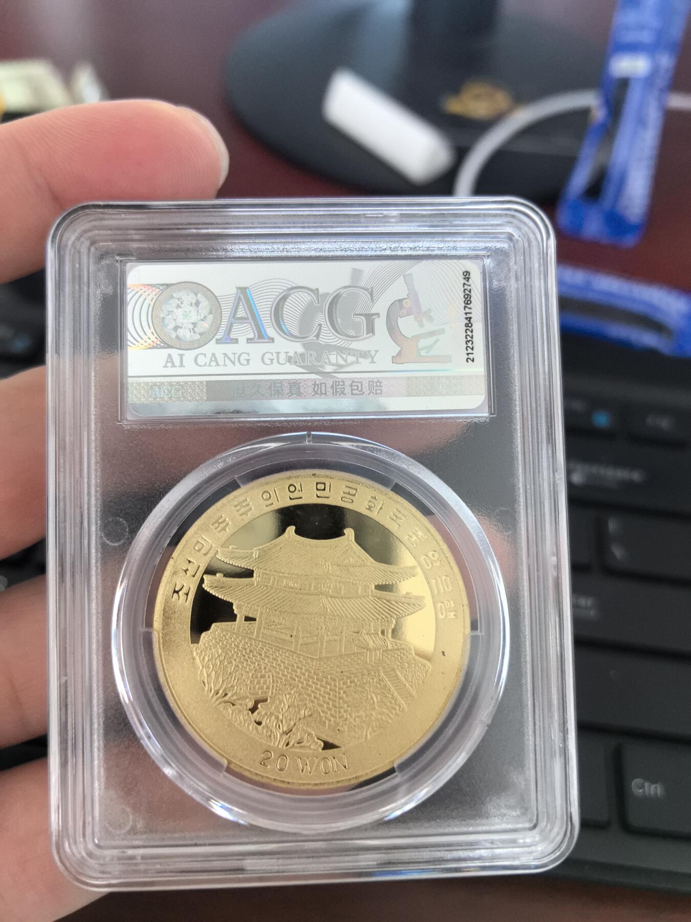 就这样脱离7月 朝鲜-北京奥运纪念铜币 版别 20圆 划艇 规格 38*2.1mm 19g 年份 2007 评分 MS68