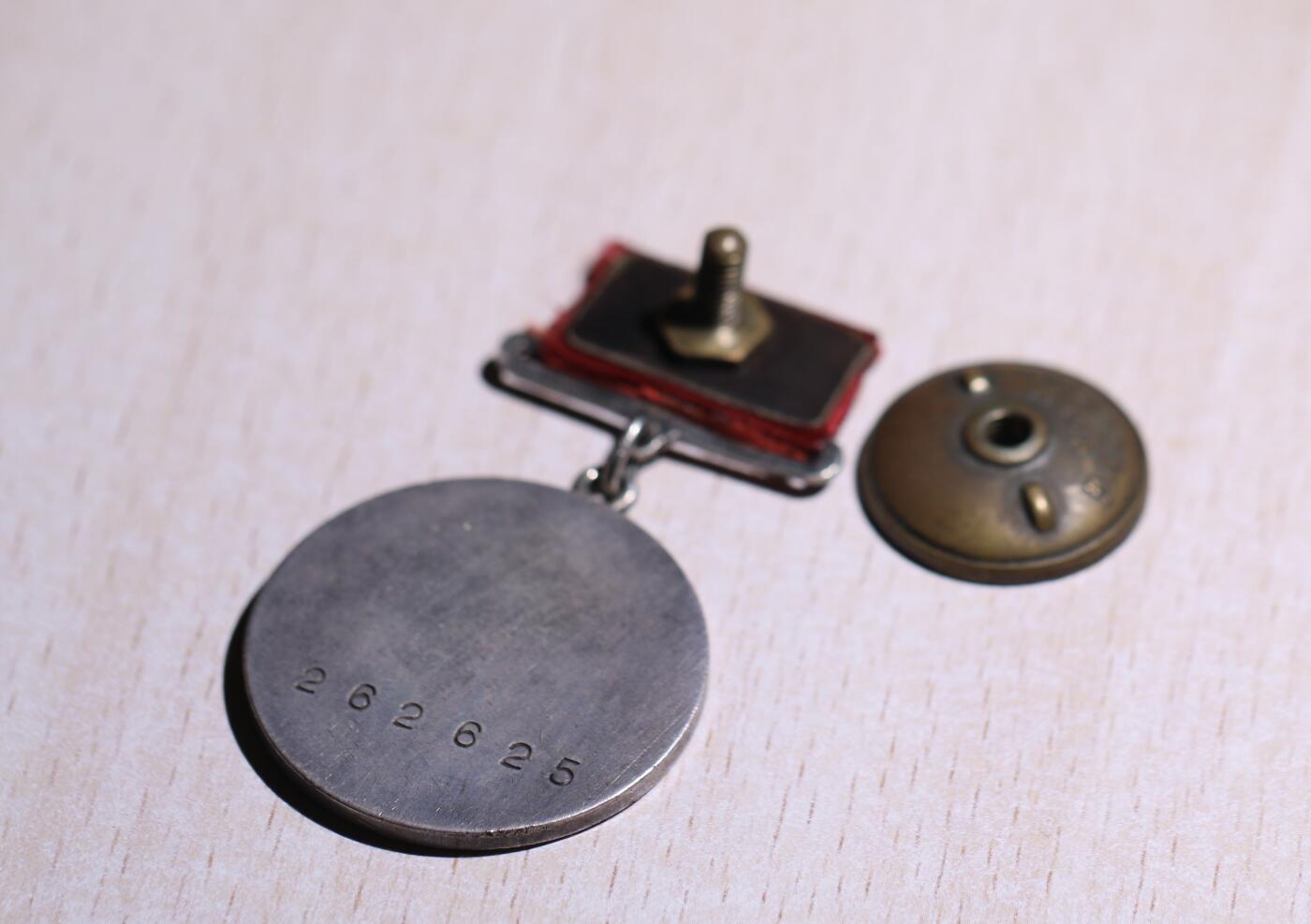 大猫徽章拍卖 第252期 苏联勇敢小挂 开环