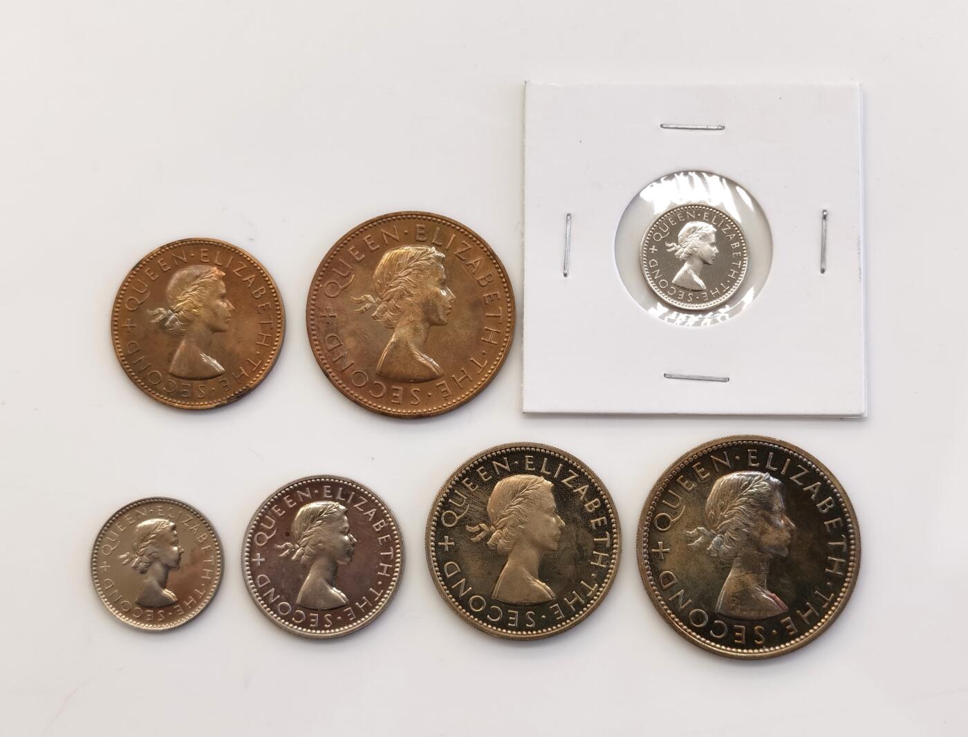 博洋堂世界钱币拍卖第086期（全场包邮） 新西兰1953年伊丽莎白二世1/2克朗-1/2便士精制套币 原光UNC 个别氧化 附带原盒