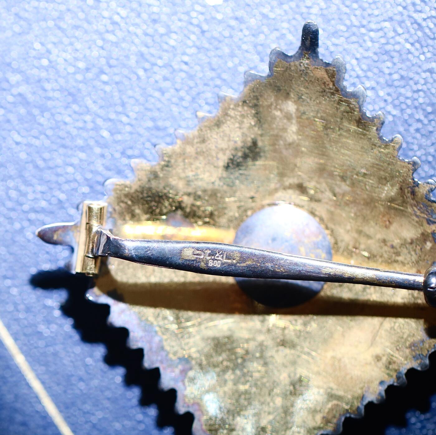 大猫徽章拍卖 第252期 联邦德国大军官级联邦十字勋章，星芒银质，背后银戳，带原盒授予着卡片。