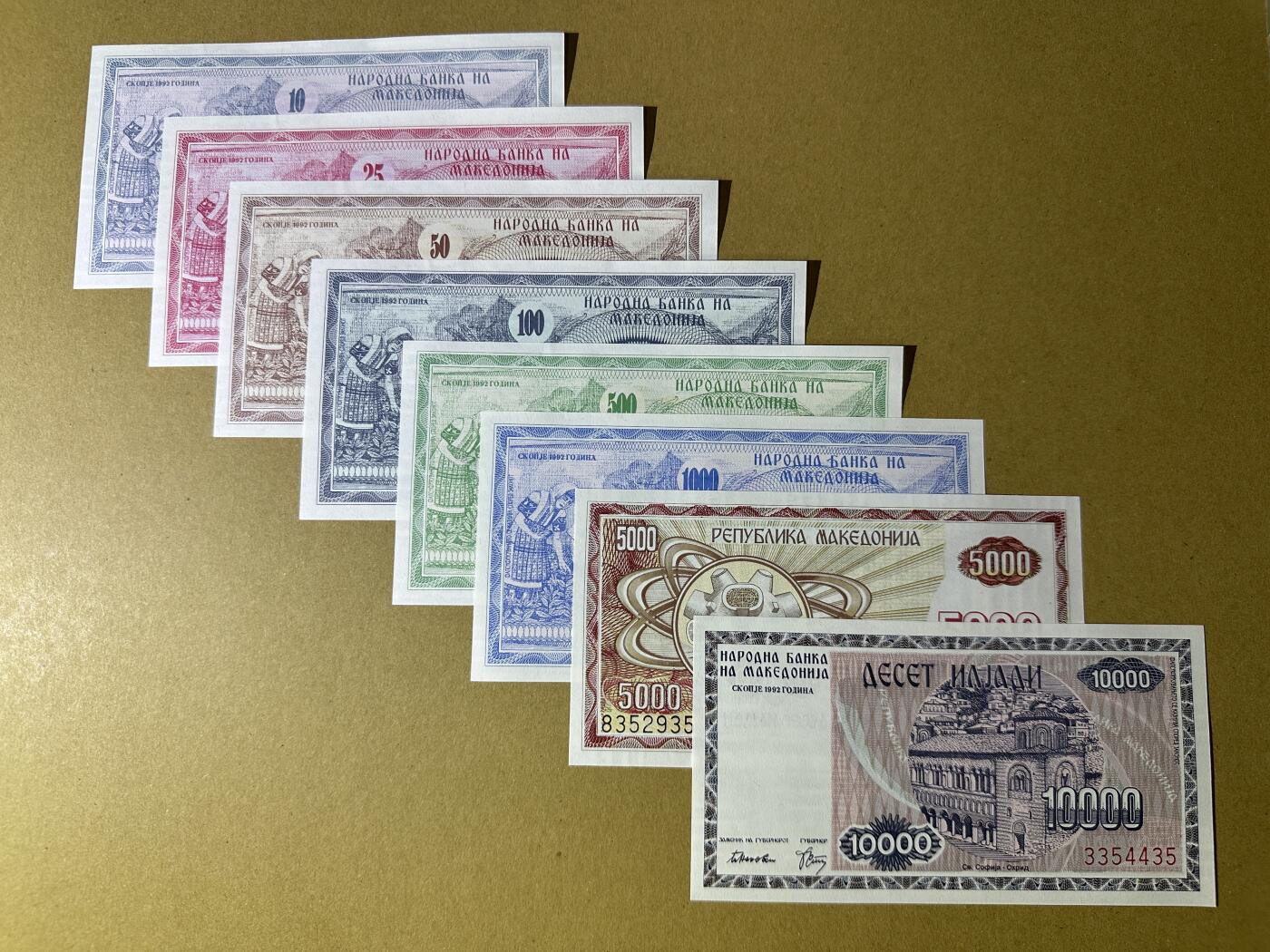 《张总收藏》161期-外币周六畅拍场 北马其顿10-10000第纳尔8张 UNC 1992年大全套