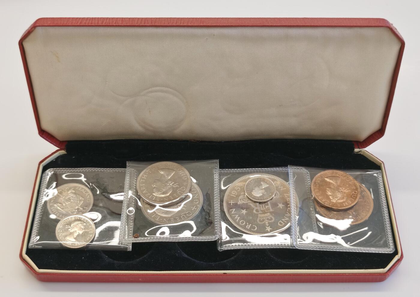 博洋堂世界钱币拍卖第086期（全场包邮） 新西兰1953年伊丽莎白二世登基精制纪念套币 发行量仅7000套 经典图案