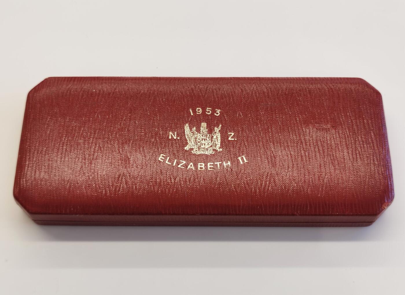 博洋堂世界钱币拍卖第086期（全场包邮） 新西兰1953年伊丽莎白二世登基精制纪念套币 发行量仅7000套 经典图案
