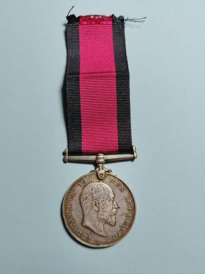 盛世勋华——号角文化勋章邮票专场拍卖第197期 - 英国纳塔尔叛乱奖章 银制 原刻边铭 只有7000枚量 英国战役章设计中的精品 授予1906-07期间在南非镇压当地叛乱的英军 印度圣雄甘地此时在南非也参与该行动也获得了该章