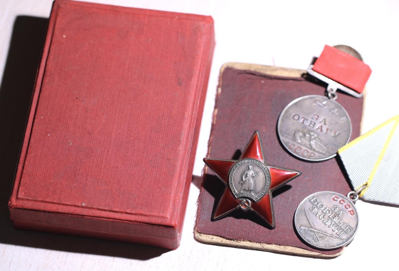 大猫徽章拍卖 第252期 苏联红星勇敢战功小挂套 档案齐全