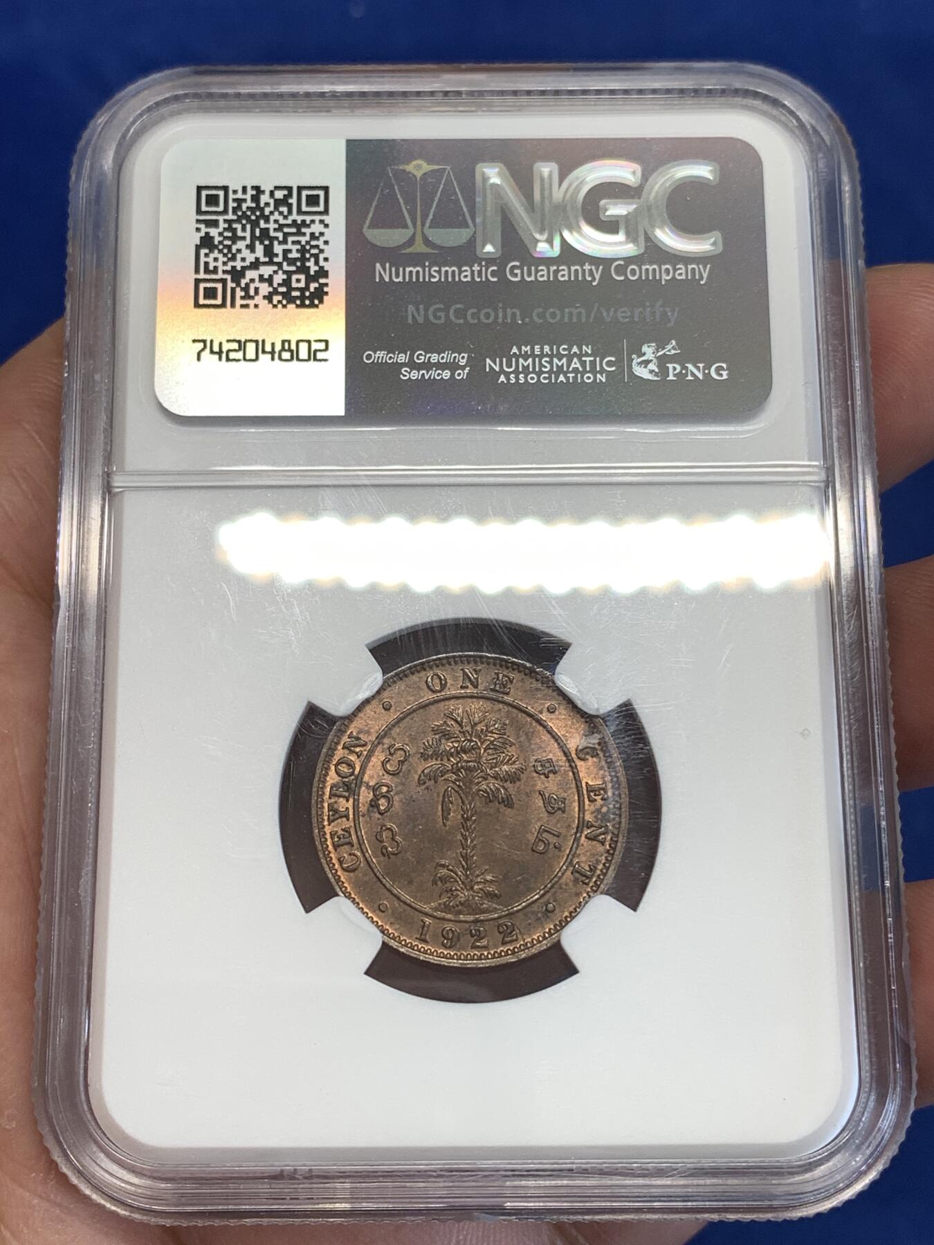 《竞宝斋》第294场- 周日，周一  2场连拍 （全场包邮） NGC MS63RB 少见！1922锡兰1分 早期锡兰 乔五的好品非常少 这枚两面包浆均匀 铜色红润 非常漂亮