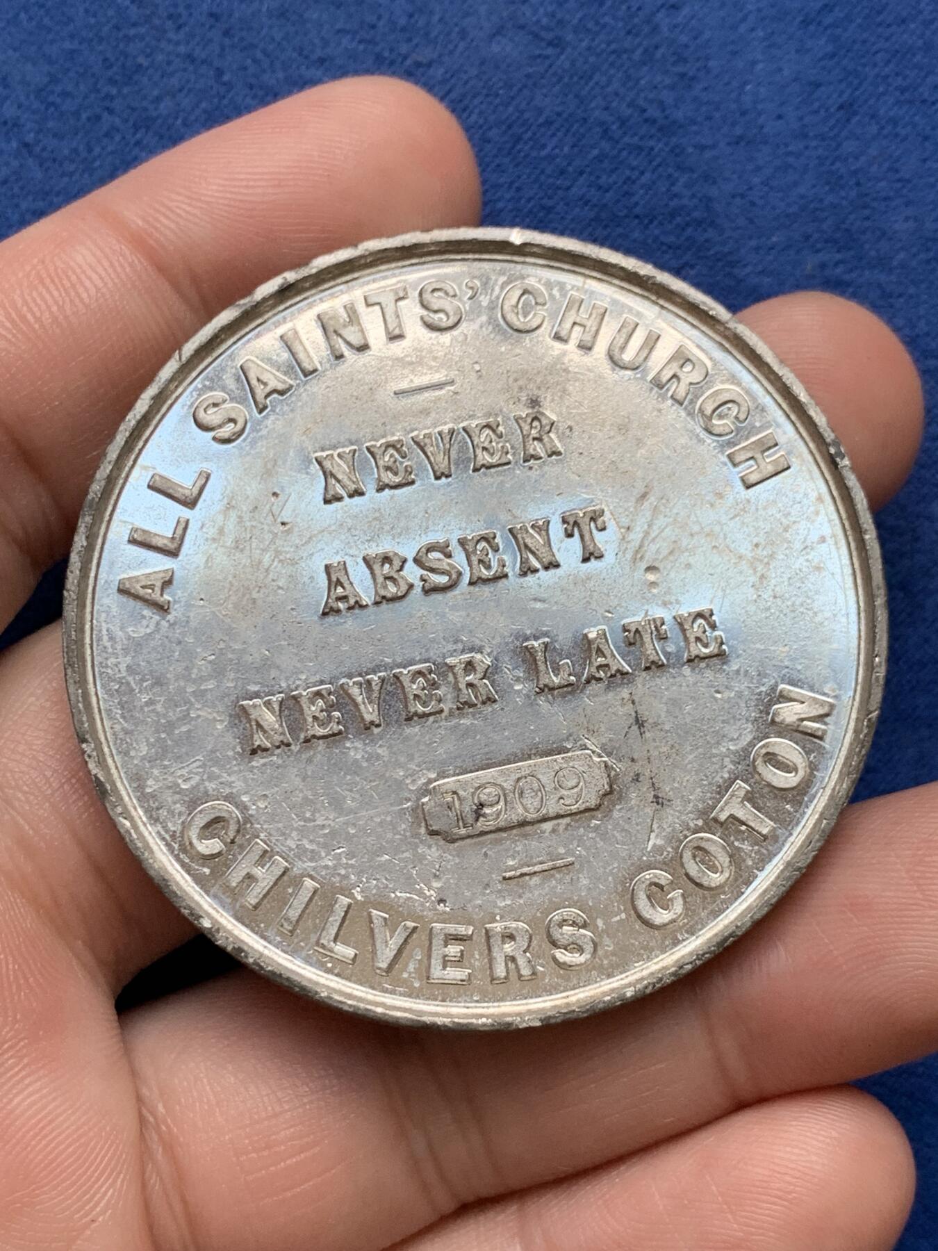 《竞宝斋》第294场- 周日，周一  2场连拍 （全场包邮） 两枚一组 1935乔五+1909宗教纪念章一对 WM金属材质 51.1mm 38.8克 38.5mm19.5克 1935有不平