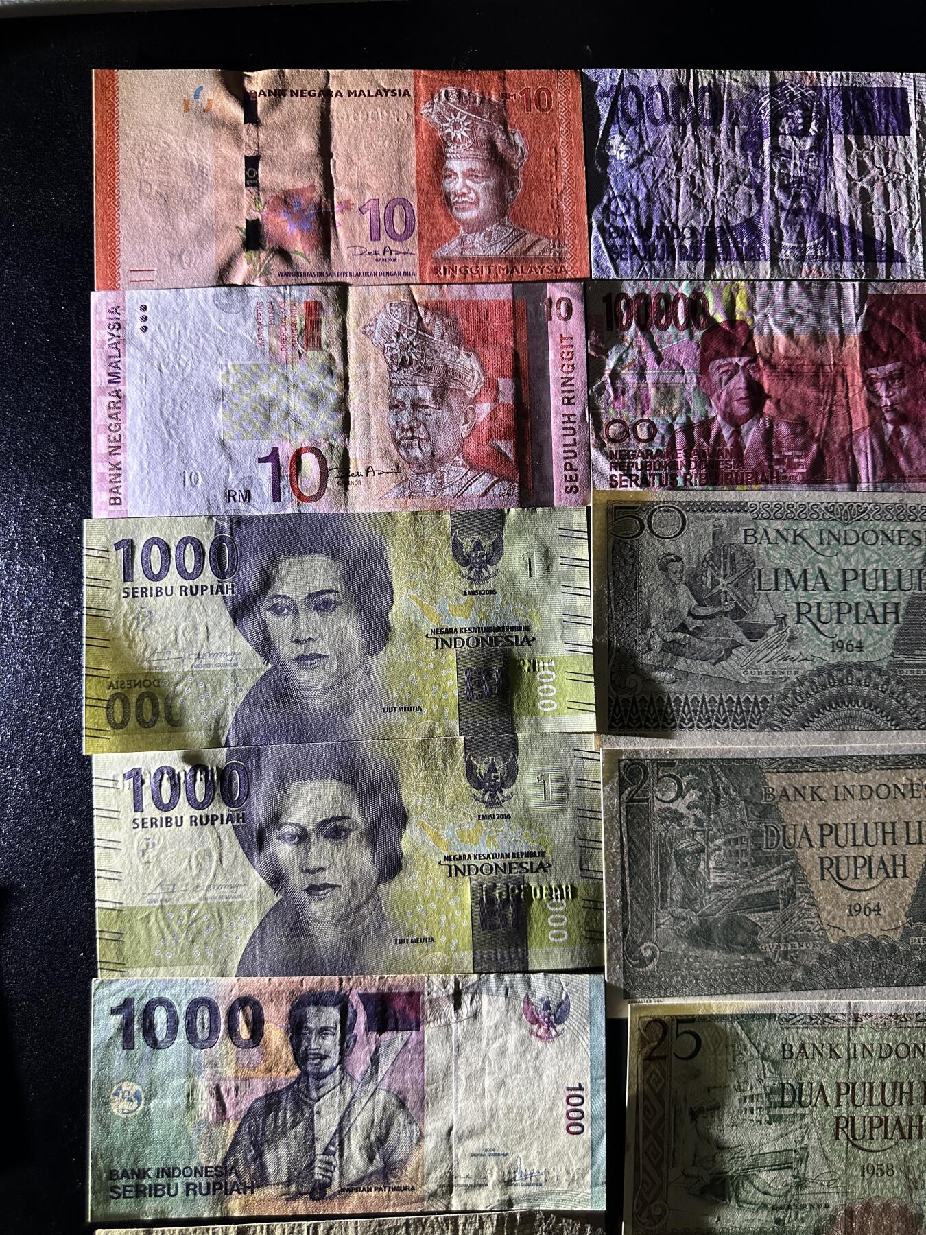《外钞收藏家》第三百九十八期 22张马来和印尼的旧纸币 品相如图