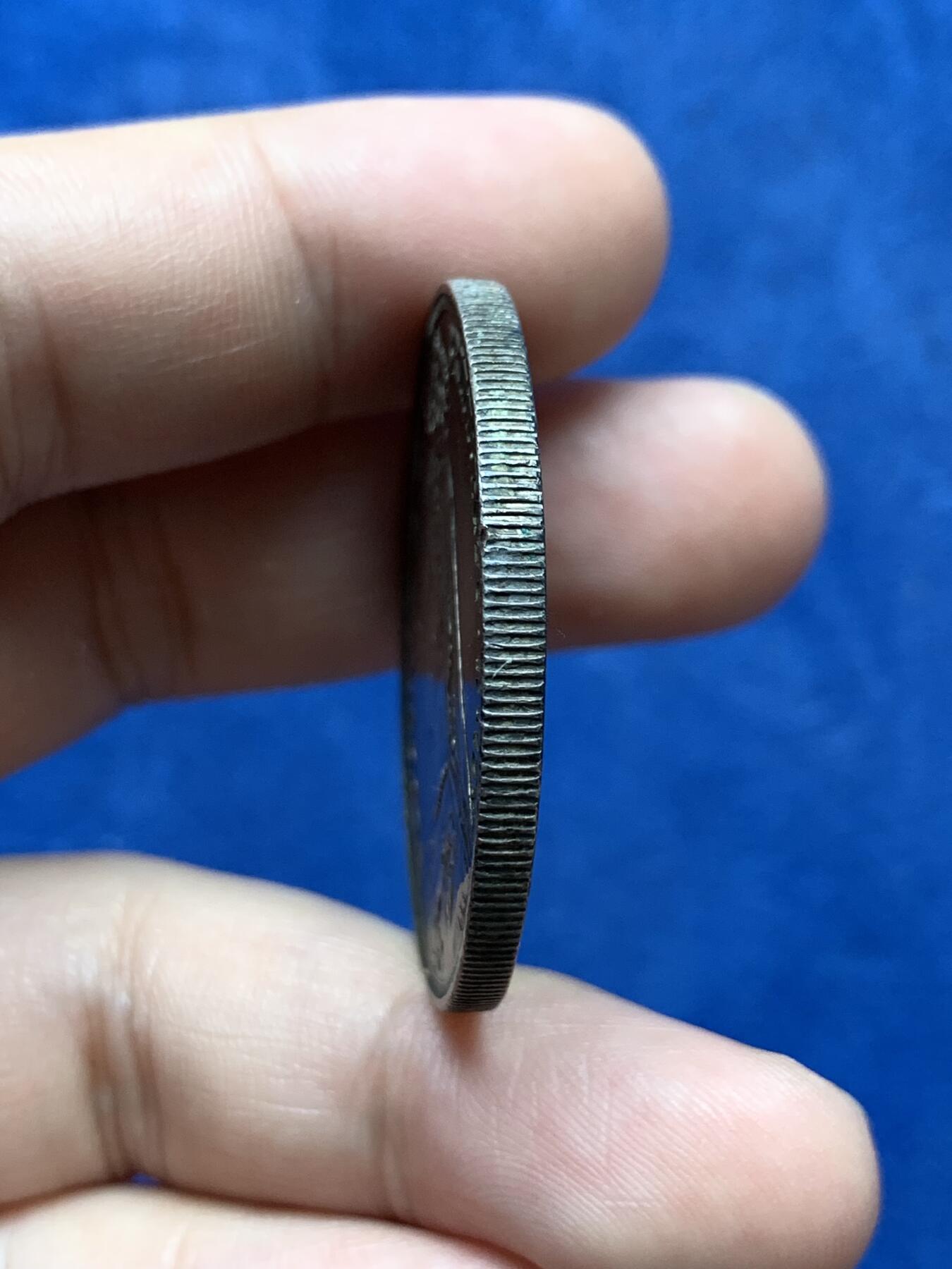 《竞宝斋》第294场- 周日，周一  2场连拍 （全场包邮） 英国 1887 维多利亚 高冠版 马剑大银币 包浆不错 细节见图