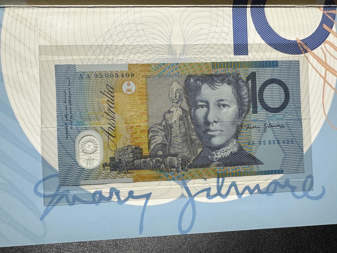 《外钞收藏家》第三百九十八期 1995年澳大利亚5、10、20册子 AA冠 全同号三张一起