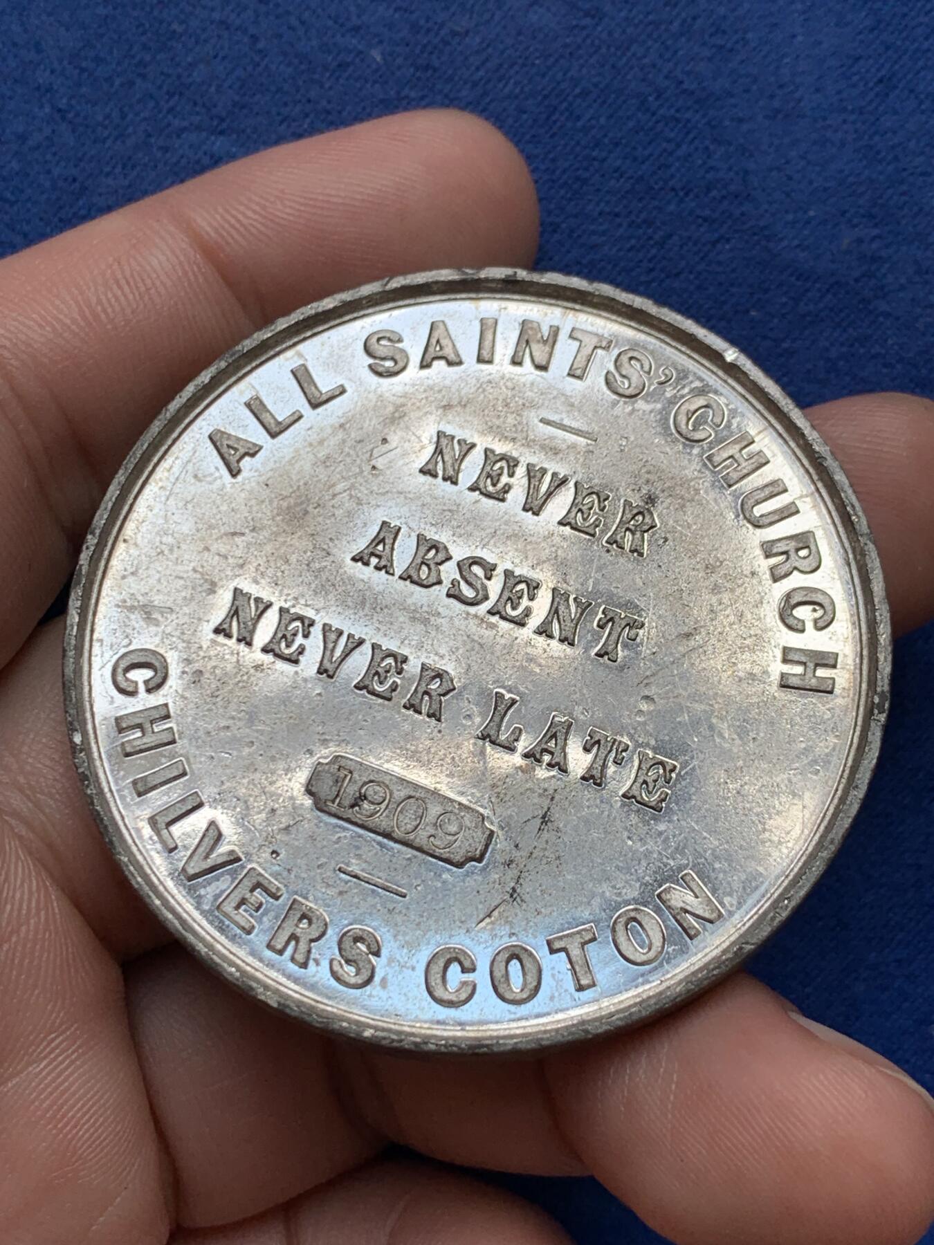 《竞宝斋》第294场- 周日，周一  2场连拍 （全场包邮） 两枚一组 1935乔五+1909宗教纪念章一对 WM金属材质 51.1mm 38.8克 38.5mm19.5克 1935有不平