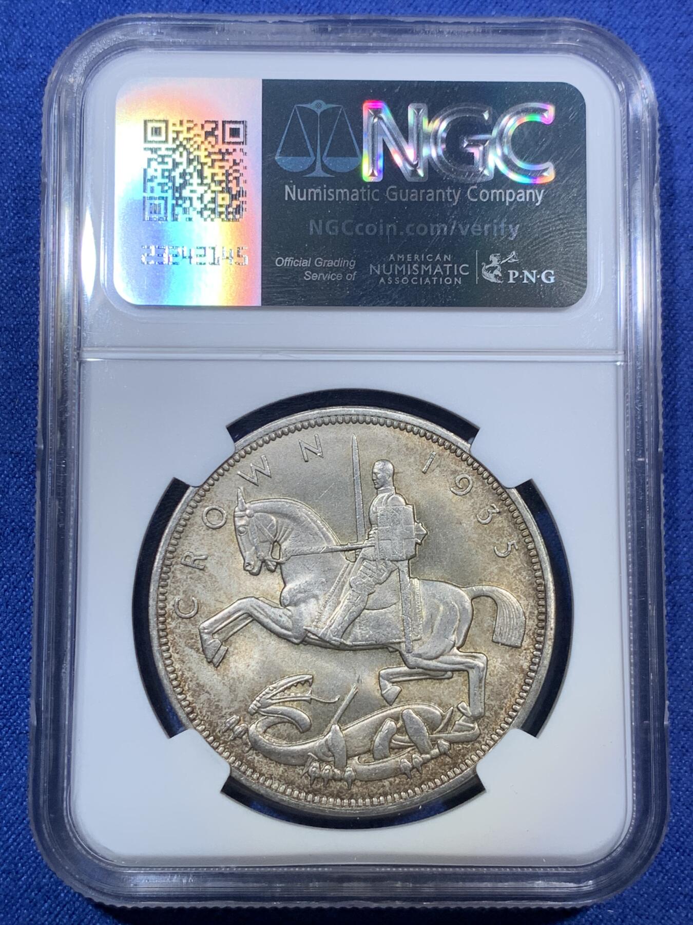 《竞宝斋》第294场- 周日，周一  2场连拍 （全场包邮） NGC MS63 英国1935年乔治五世木马剑1克朗银币