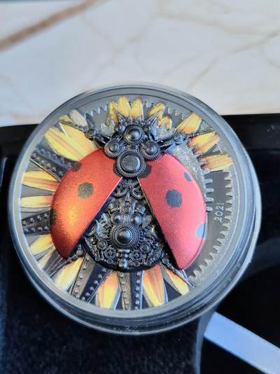 【海寕潮】拍卖第122期 - 【海寧潮】蒙古2021年钟表进化机械瓢虫发条3盎司仿古彩银币，999银，发行量999枚