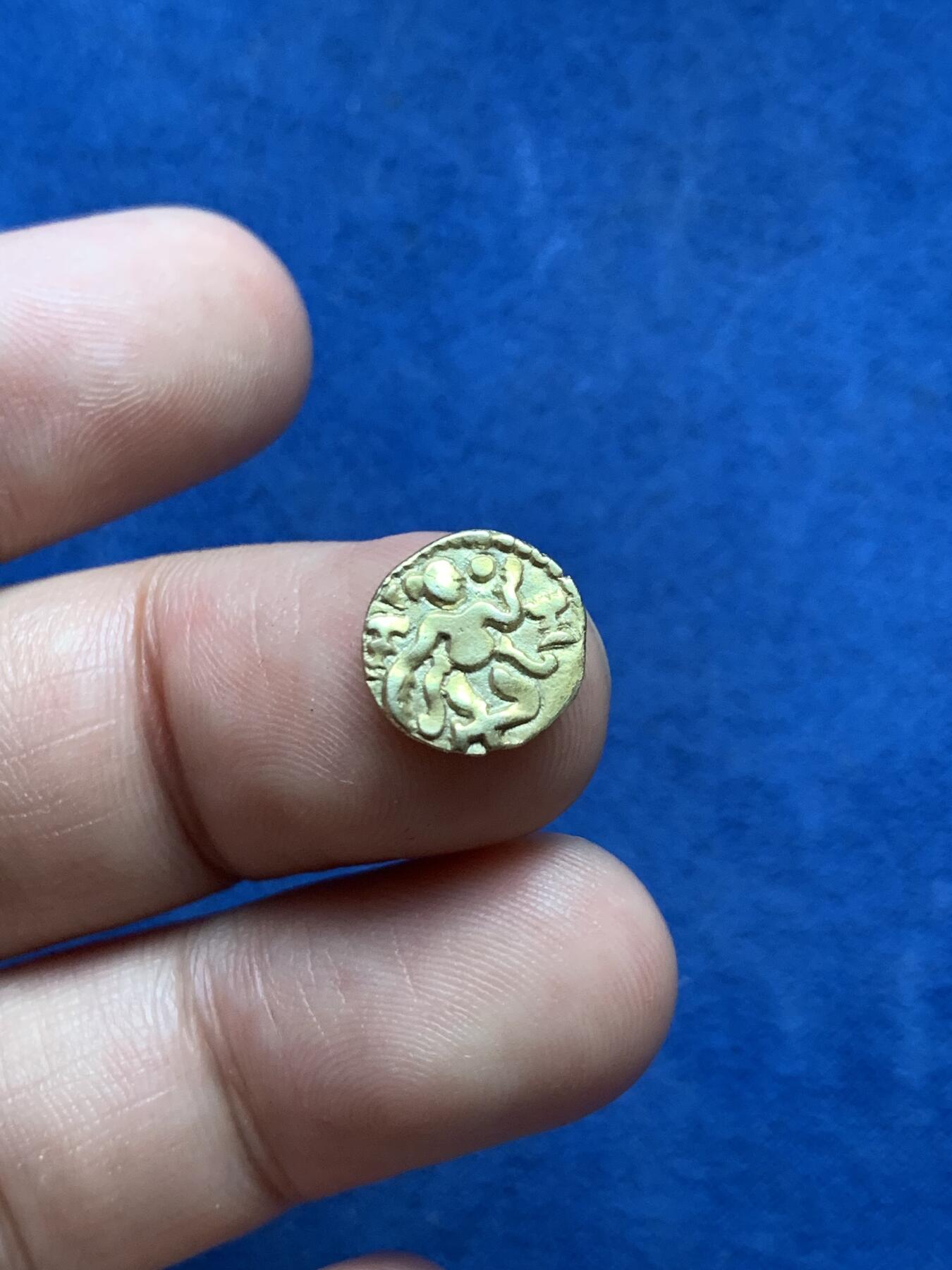 《竞宝斋》第294场- 周日，周一  2场连拍 （全场包邮） 锡兰985-1014拉贾一世1/4卡哈瓦努金币 1.07g