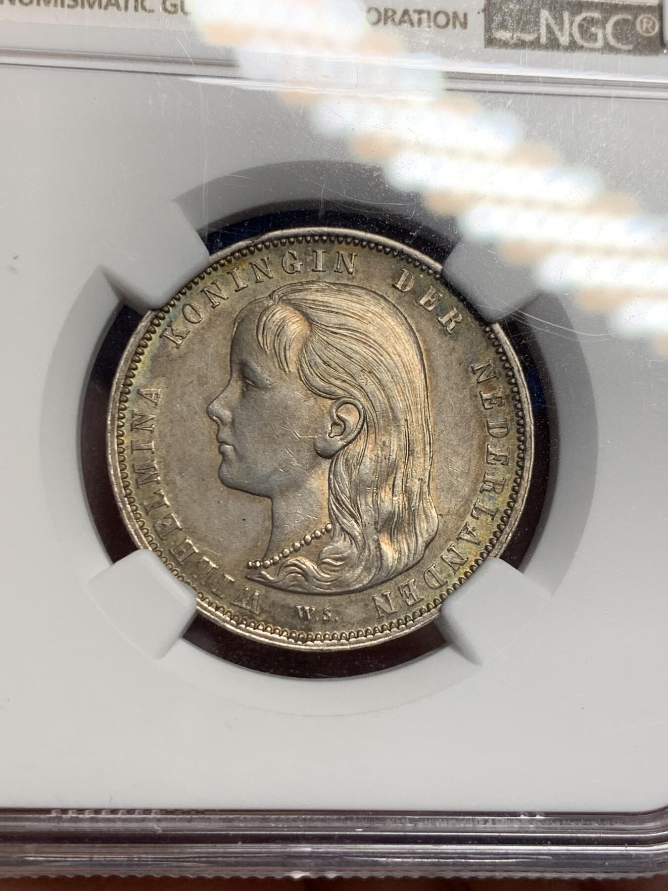 《竞宝斋》第294场- 周日，周一  2场连拍 （全场包邮） NGC AU58 荷兰 1892年 威廉明娜女王1盾银币 正反面五彩包浆 实物很漂亮 略低评