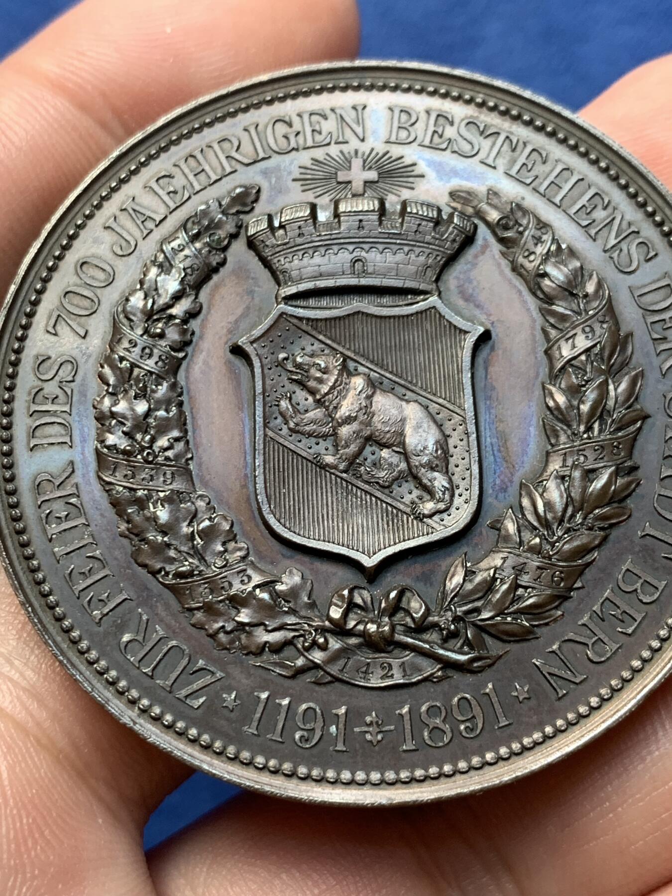 《竞宝斋》第294场- 周日，周一  2场连拍 （全场包邮） 1891年瑞士伯尔尼建城700周年纪念大铜章 直径50mm 高点完美 底板镜面感很强的一枚！